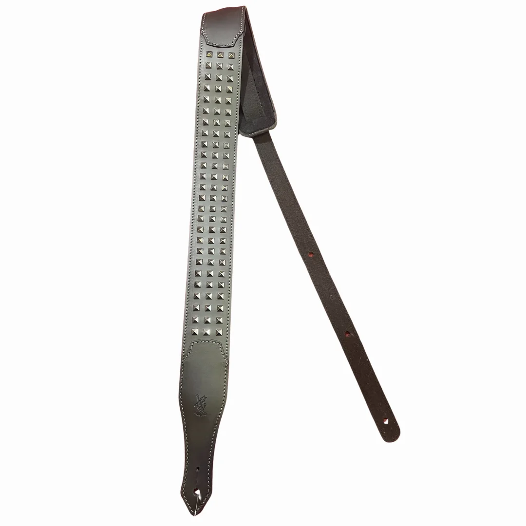 Φωτογραφία προϊόντος: Ζώνη Minotaur Harley Benton pyramid 1 Rivet leather strap