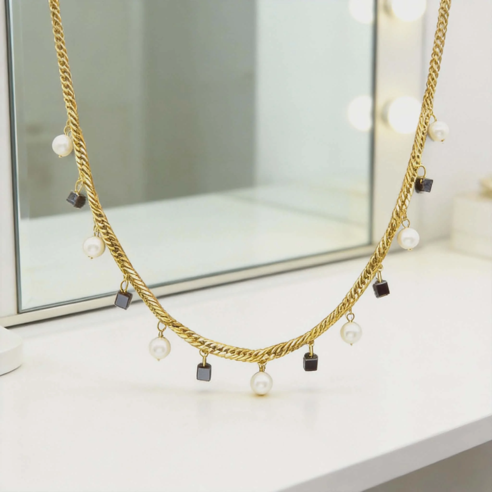 Φωτογραφία προϊόντος: LAVORE Chain Necklace with Pearls & Black Accents