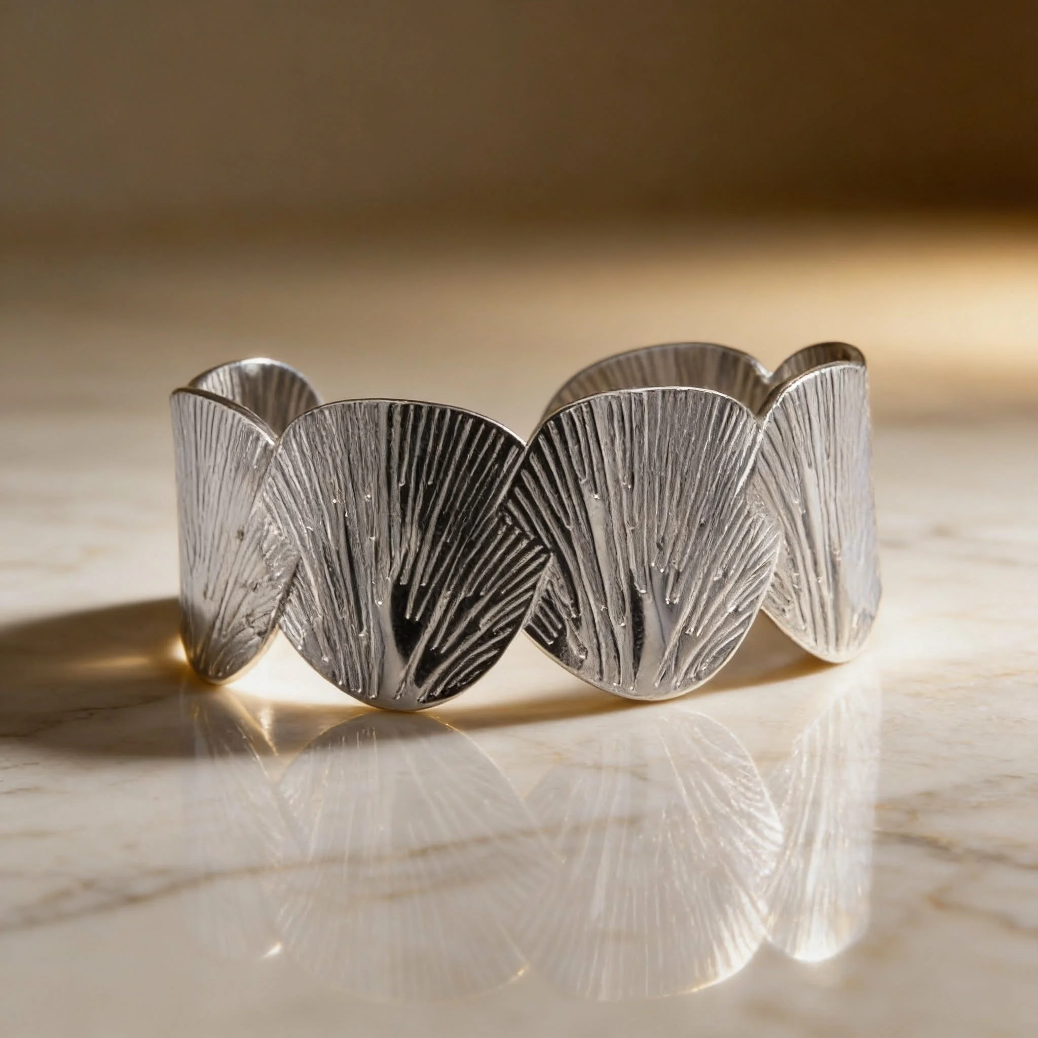 Φωτογραφία προϊόντος: LAVORE Silver Textured Wave Cuff