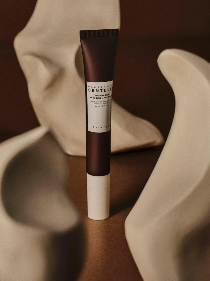 Φωτογραφία προϊόντος: Skin1004 Madagascar Centella Probio cica bakuchiol eye cream – Αντιγηραντική ενυδατική κρέμα ματιών με μπακουχιόλη