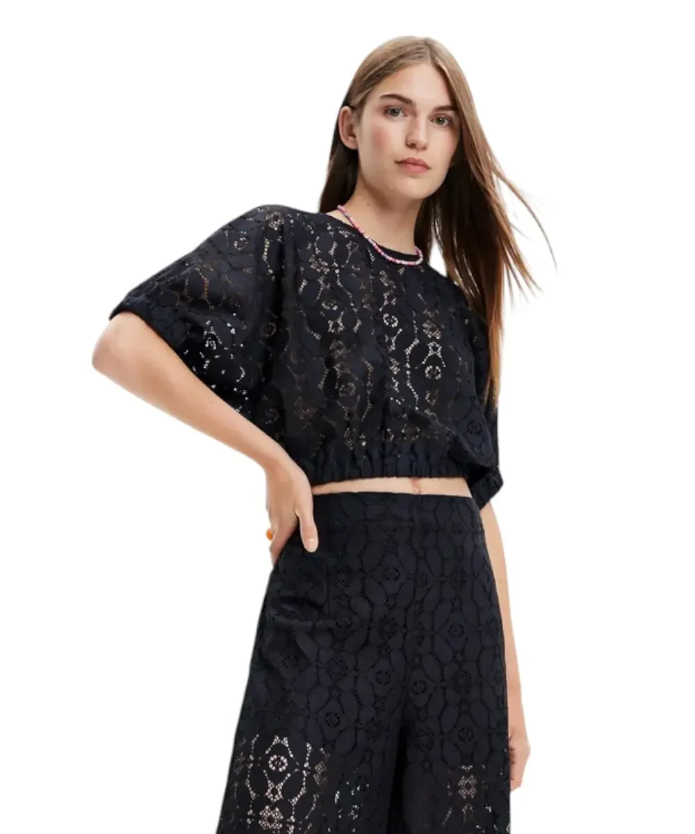 Φωτογραφία προϊόντος: Desigual - Γυναικείο Crop Top Lucca Puff Sleeve Lace Blouse 23SWBW01-2000 Μαύρο