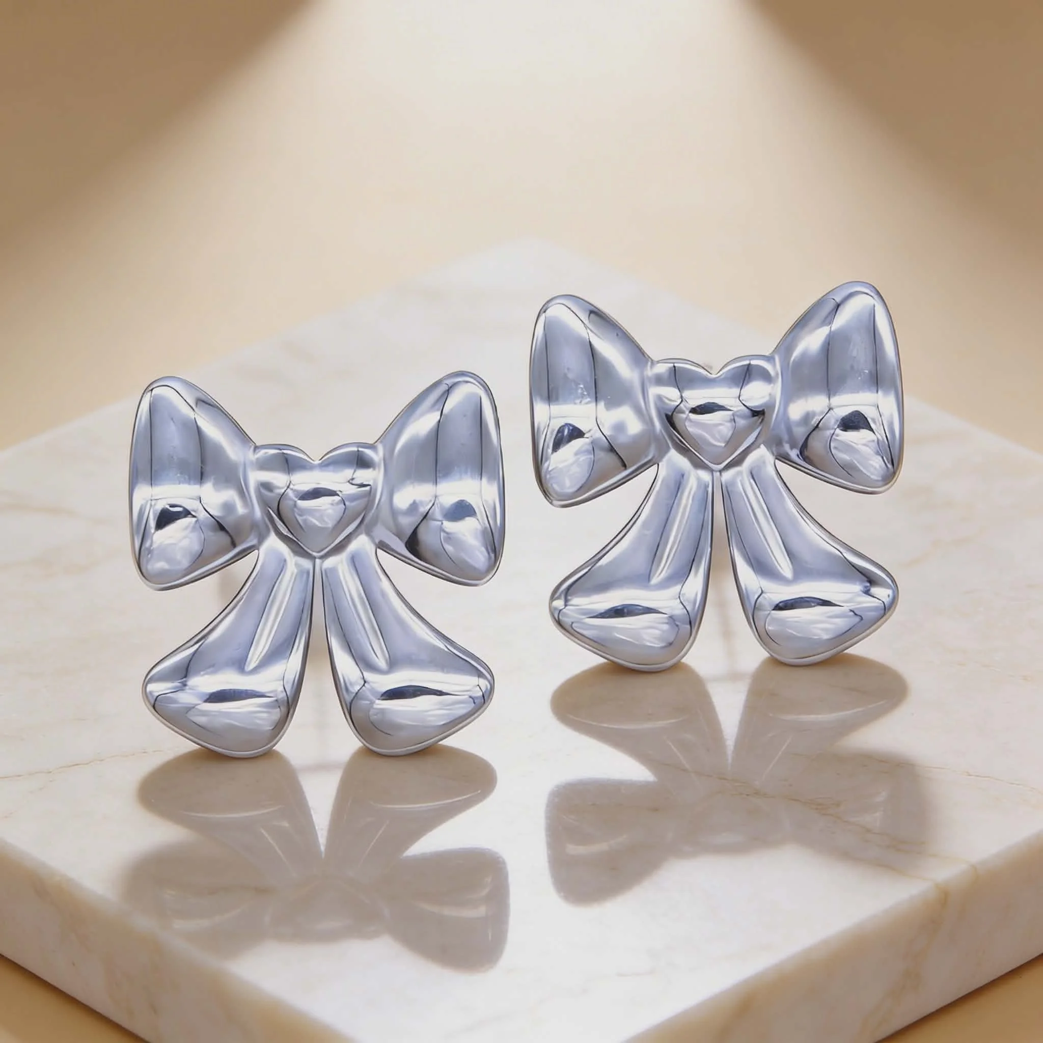 Φωτογραφία προϊόντος: LAVORE Silver Bow Stud Earrings
