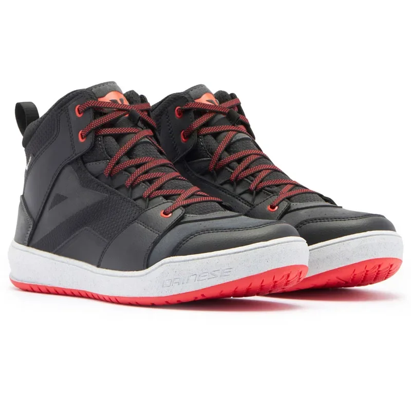 Φωτογραφία προϊόντος: ΜΠΟΤΑΚΙΑ SUBURB D-WP SHOES BLACK/WHITE/RED-LAVA 2017700053 | DAINESE
