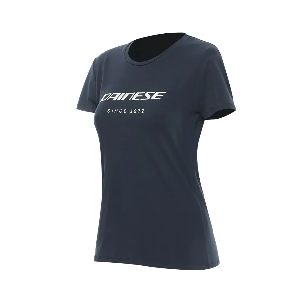 Φωτογραφία προϊόντος: ΓΥΝΑΙΚΕΙΟ T-SHIRT ESSENCE WORDMARK CARBONIO 2018900080 | DAINESE