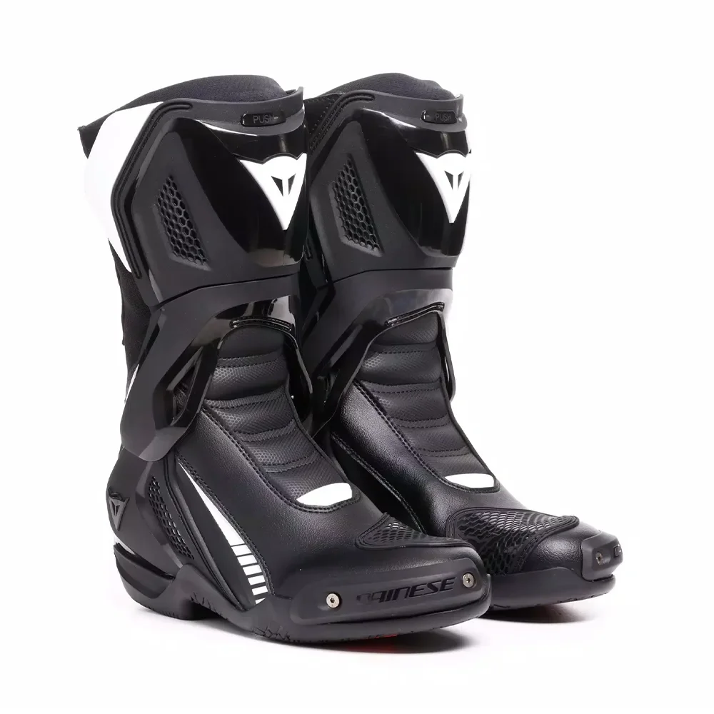 Φωτογραφία προϊόντος: ΓΥΝΑΙΚΕΙΕΣ ΜΠΟΤΕΣ RACING NEXUS 3 IN - OUT BOOTS WMN BLACK/BLACK/WHITE 2017900142 | DAINESE