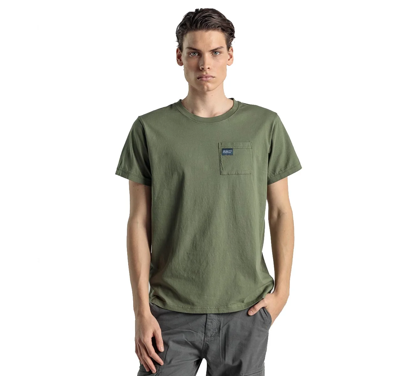 Φωτογραφία προϊόντος: ΑΝΔΡΙΚΕΣ ΜΠΛΟΥΖΕΣ T SHIRTS DEVERGO CHAKI 1D25SS4029SS0106 21