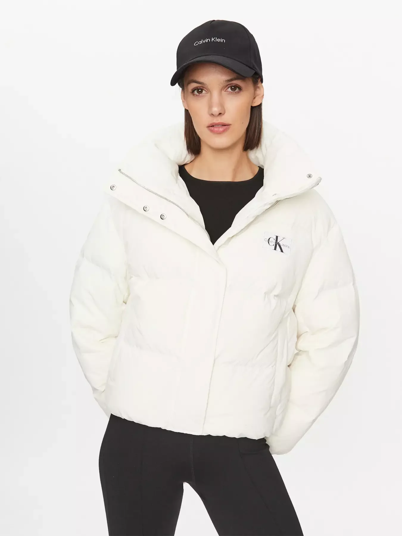 Φωτογραφία προϊόντος: Calvin Klein - Κοντό Γυναικείο Puffer Μπουφάν για Χειμώνα Down Soft Touch Label J20J222235-YBI Λευκό