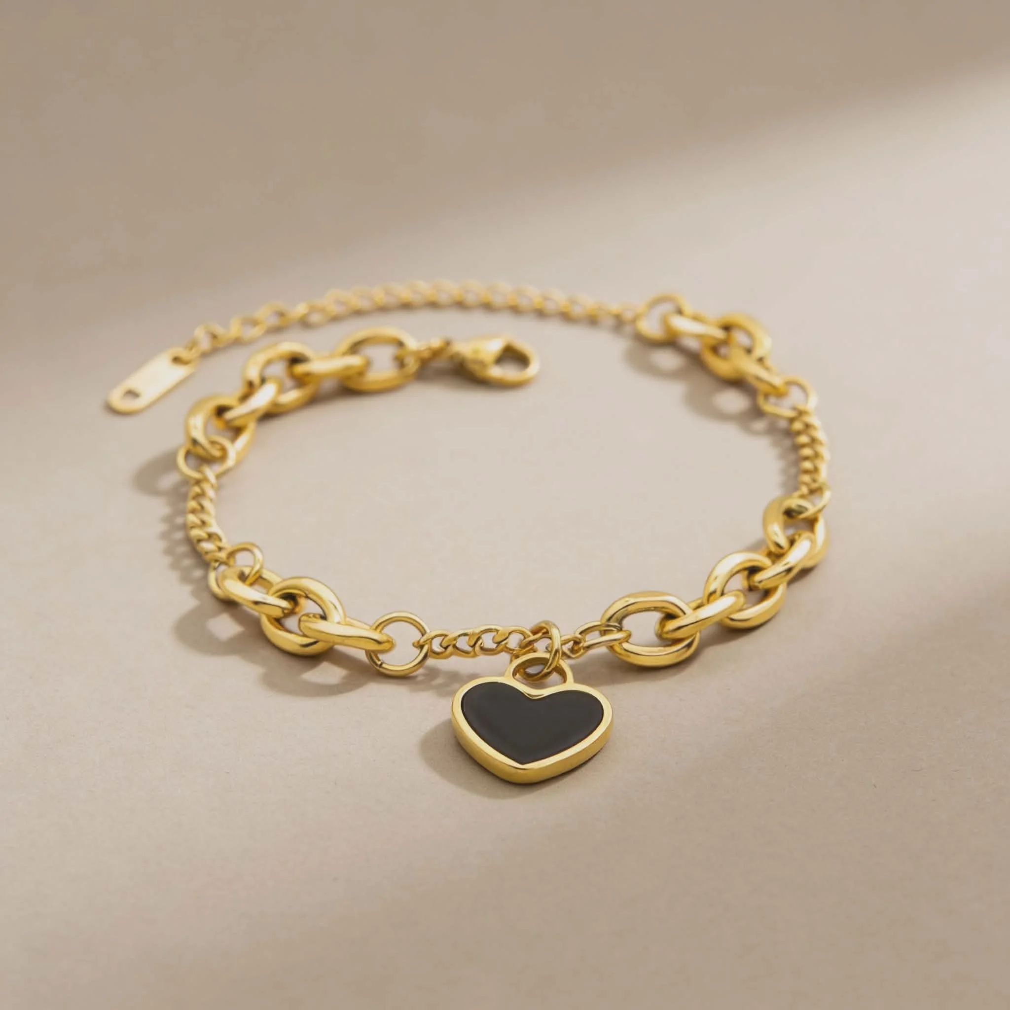 Φωτογραφία προϊόντος: LAVORE Gold Stainless Steel Bracelet with Black Heart Charm