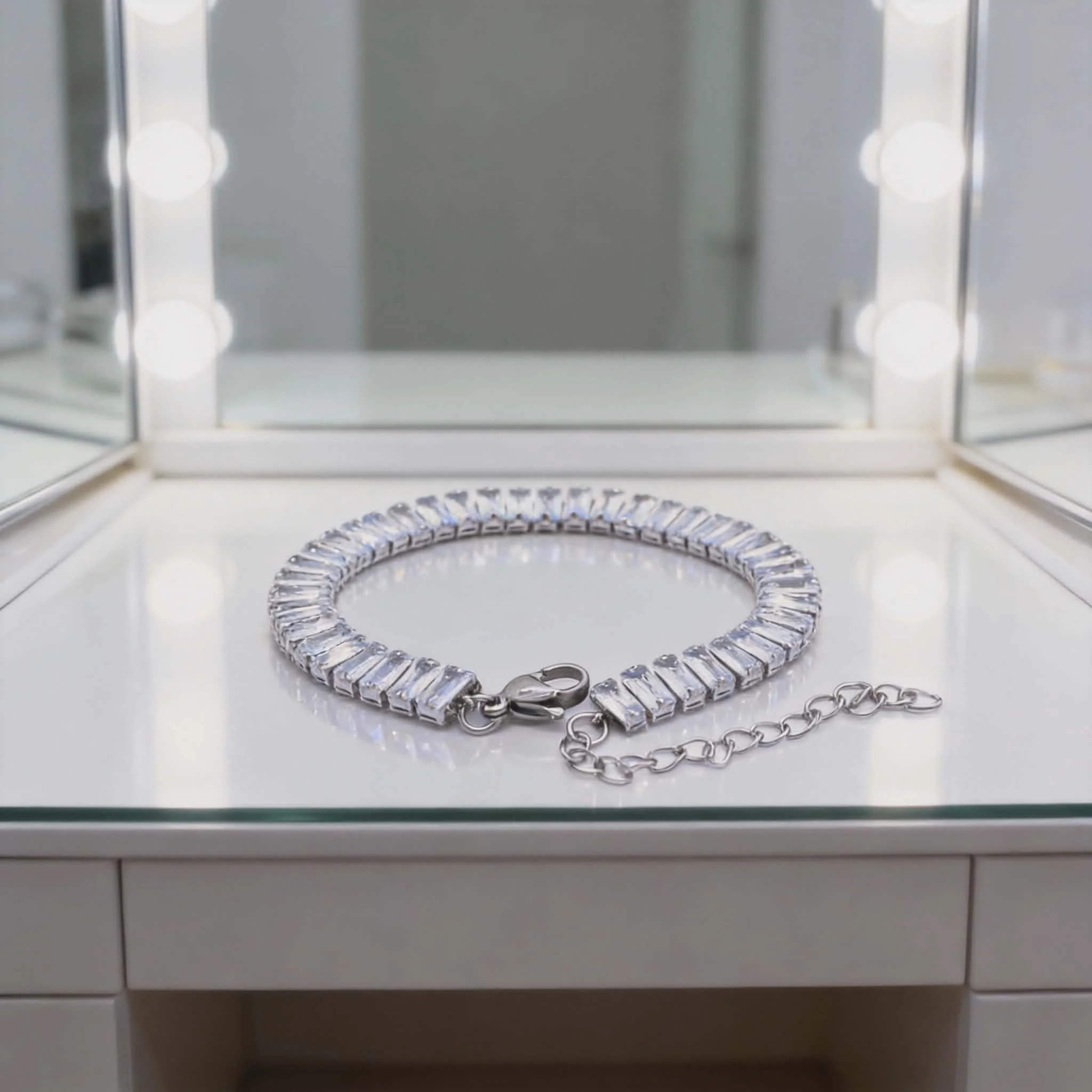 Φωτογραφία προϊόντος: LAVORE Crystal Statement Silver Bracelet