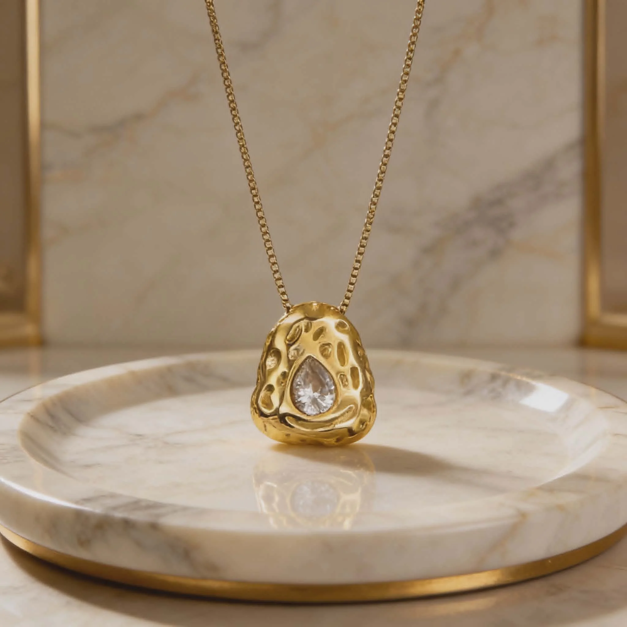 Φωτογραφία προϊόντος: LAVORE Gold Textured Pendant Necklace with Teardrop Zircon