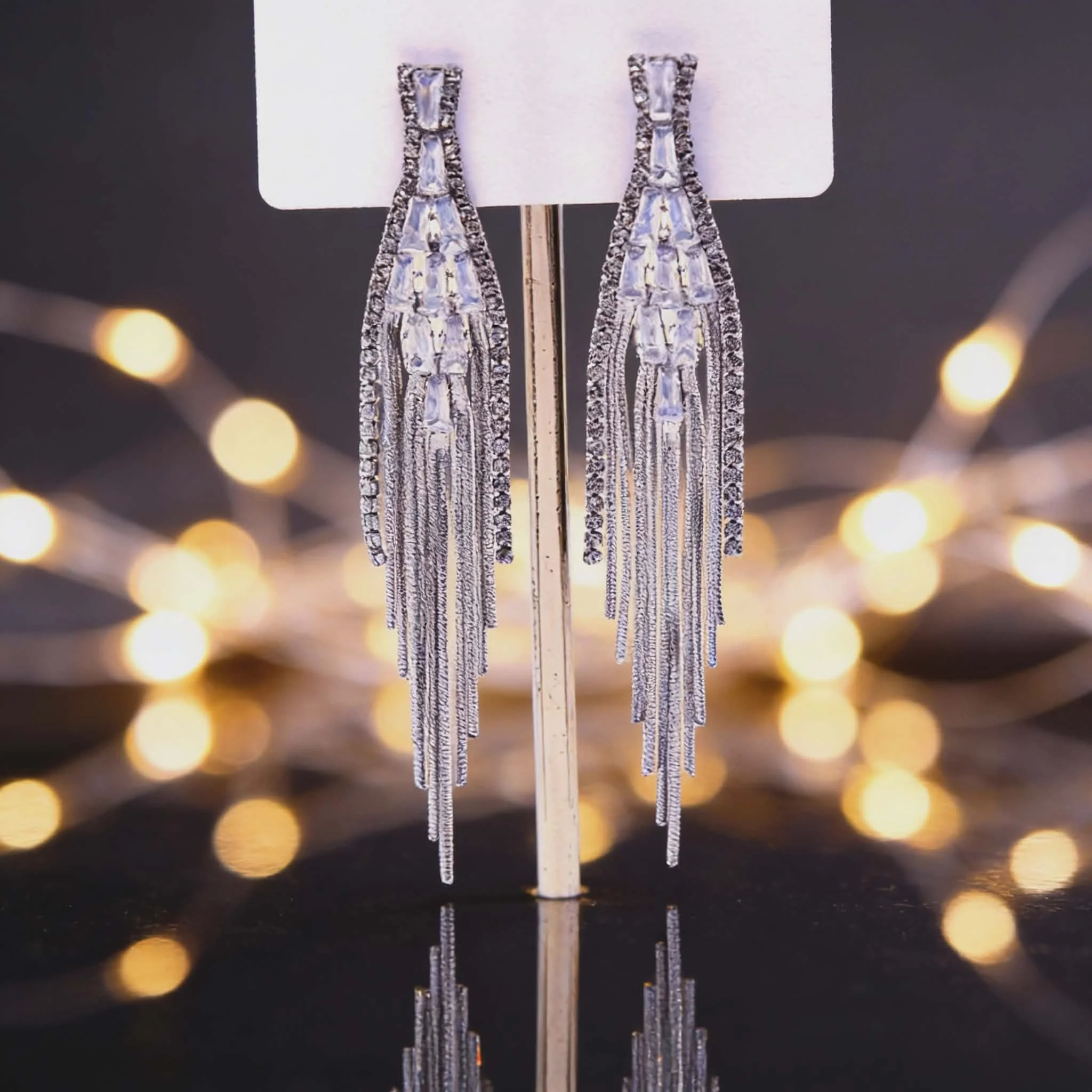 Φωτογραφία προϊόντος: LAVORE Elegant Drop Earrings with Crystal Chains