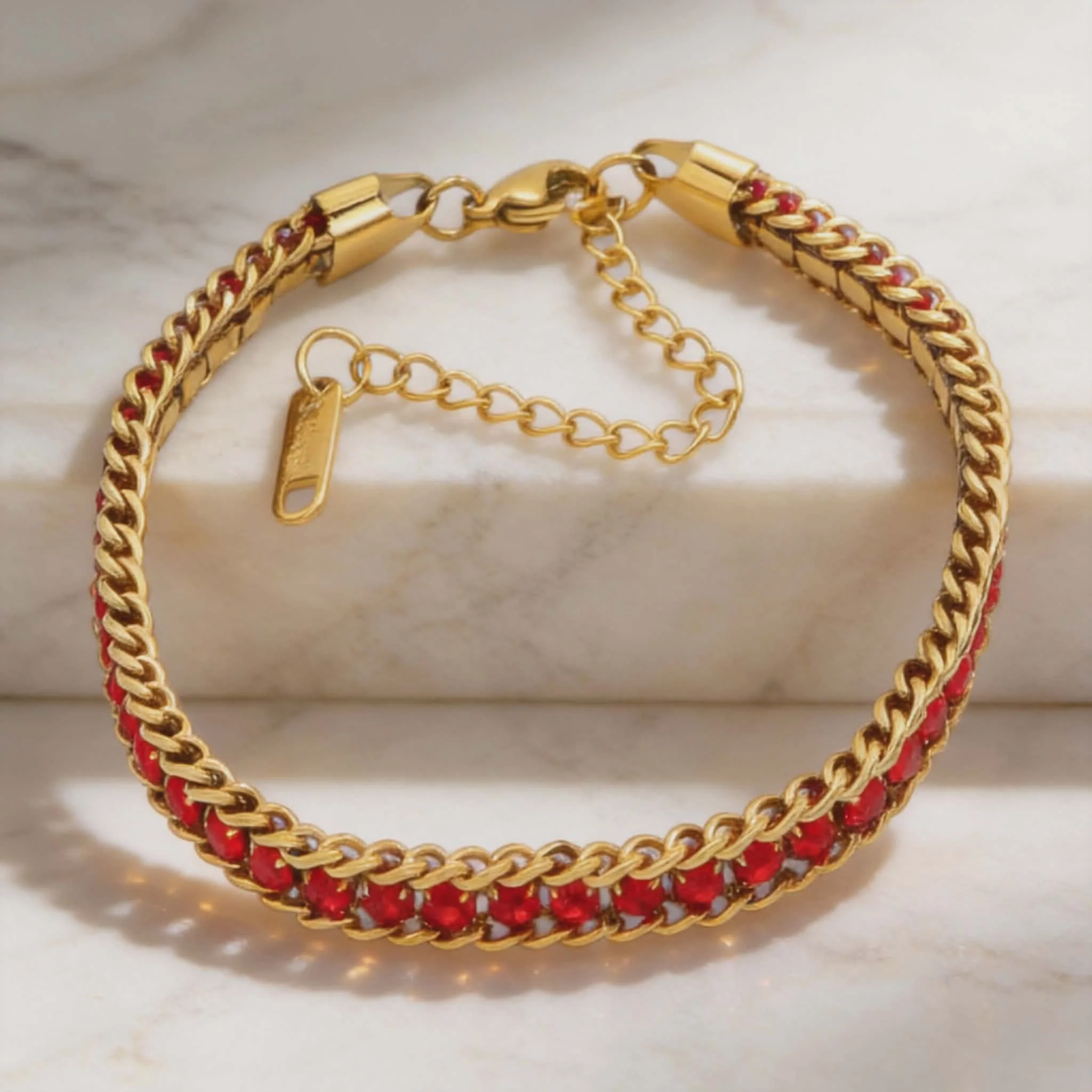 Φωτογραφία προϊόντος: LAVORE Gold Cuban Chain Bracelet with Red Crystals
