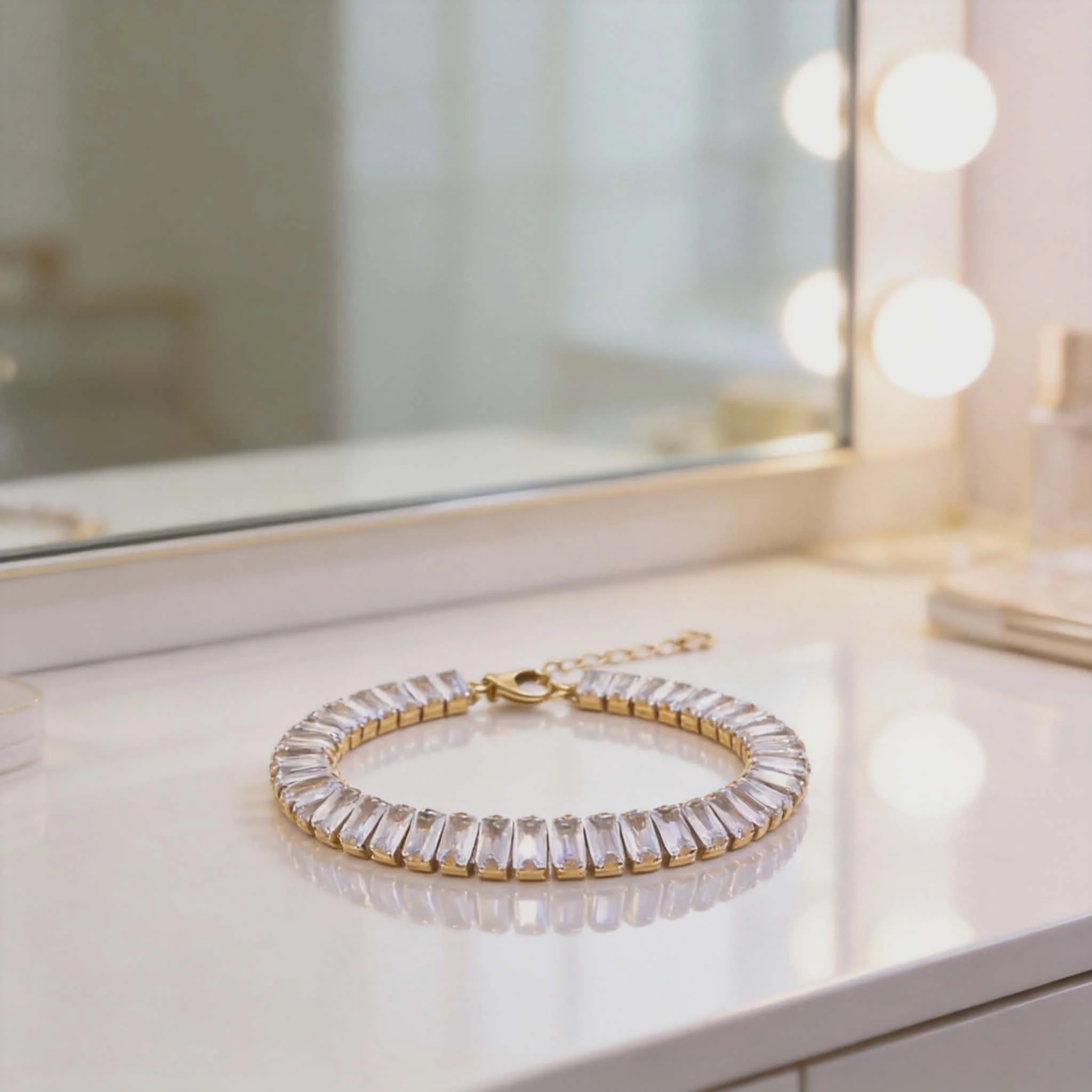 Φωτογραφία προϊόντος: LAVORE Crystal Statement Gold Bracelet