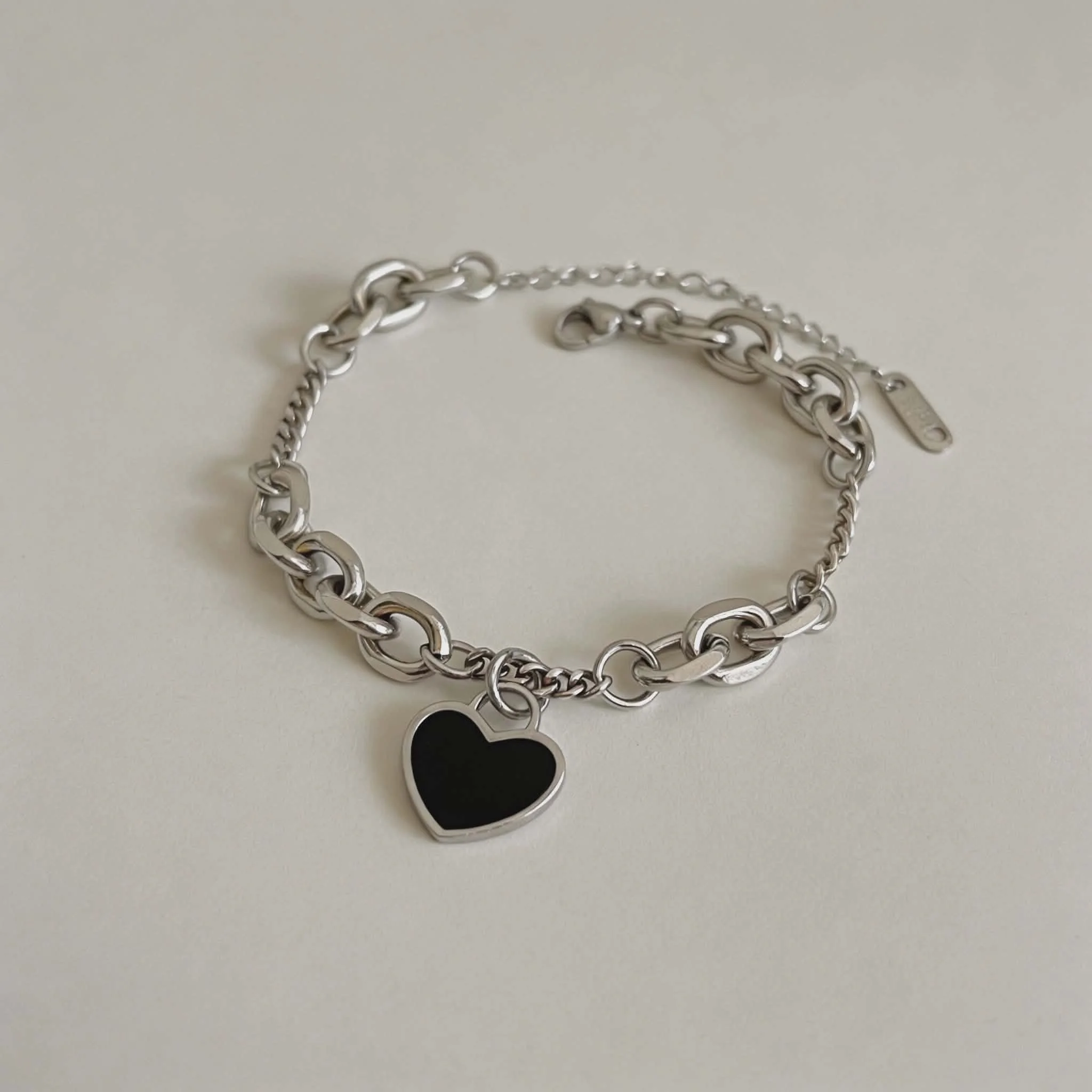 Φωτογραφία προϊόντος: LAVORE Silver Stainless Steel Bracelet with Black Heart Charm