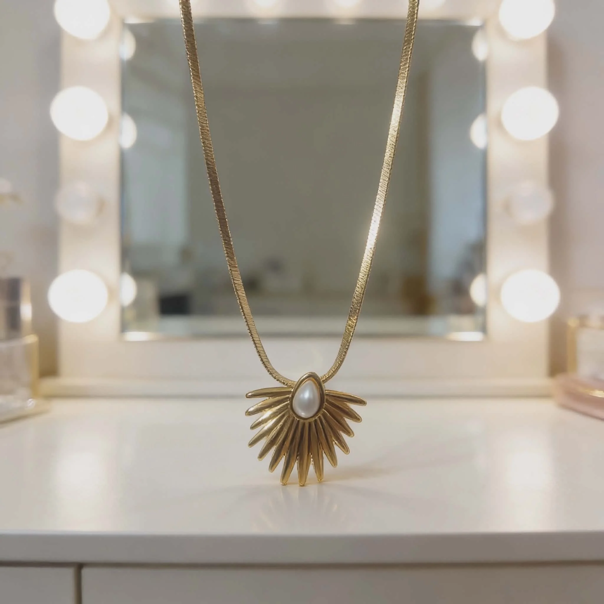 Φωτογραφία προϊόντος: LAVORE Gold Sunray Necklace with Pearl