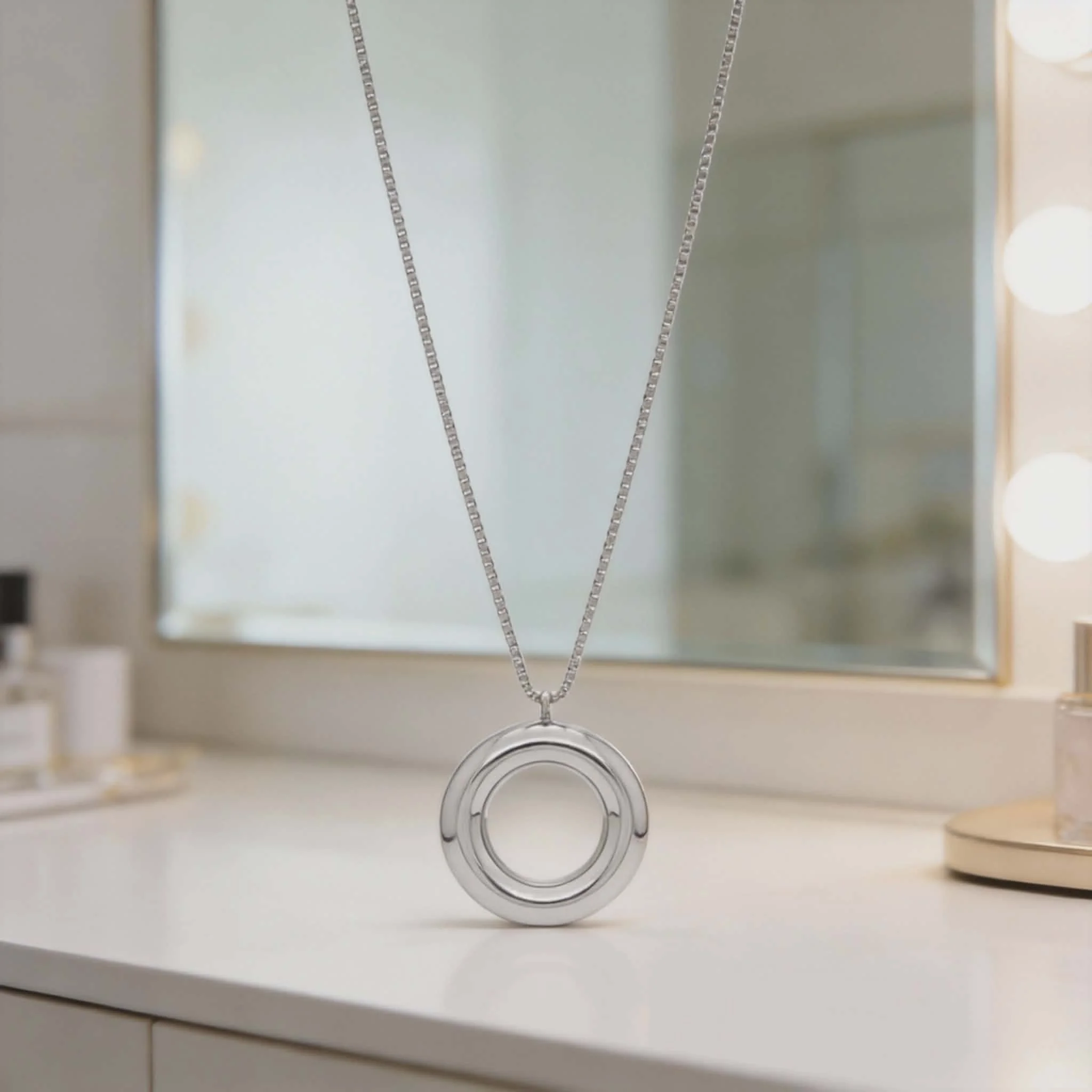 Φωτογραφία προϊόντος: LAVORE Silver Circle Pendant Necklace
