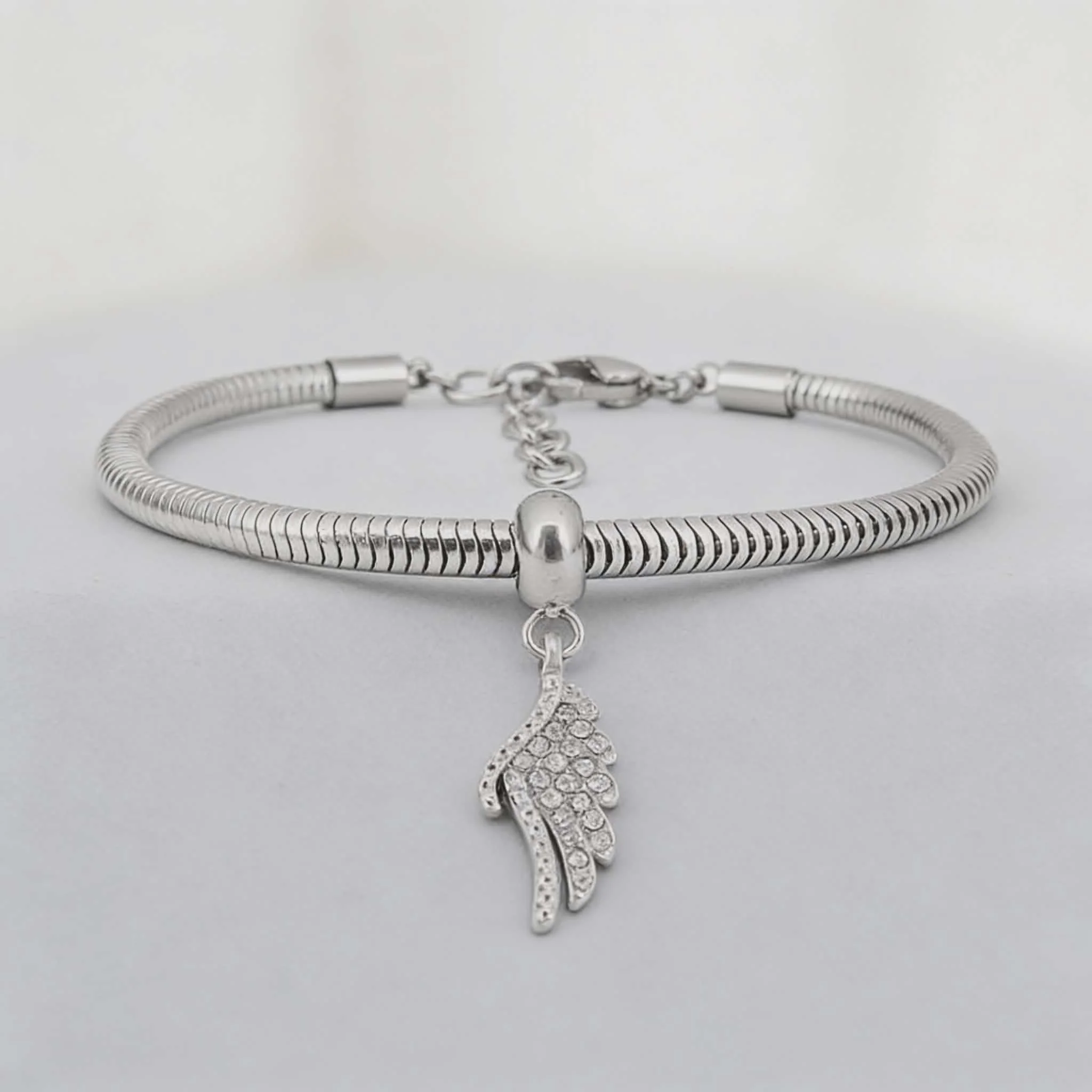 Φωτογραφία προϊόντος: LAVORE Silver Snake Chain Bracelet with Feather Charm