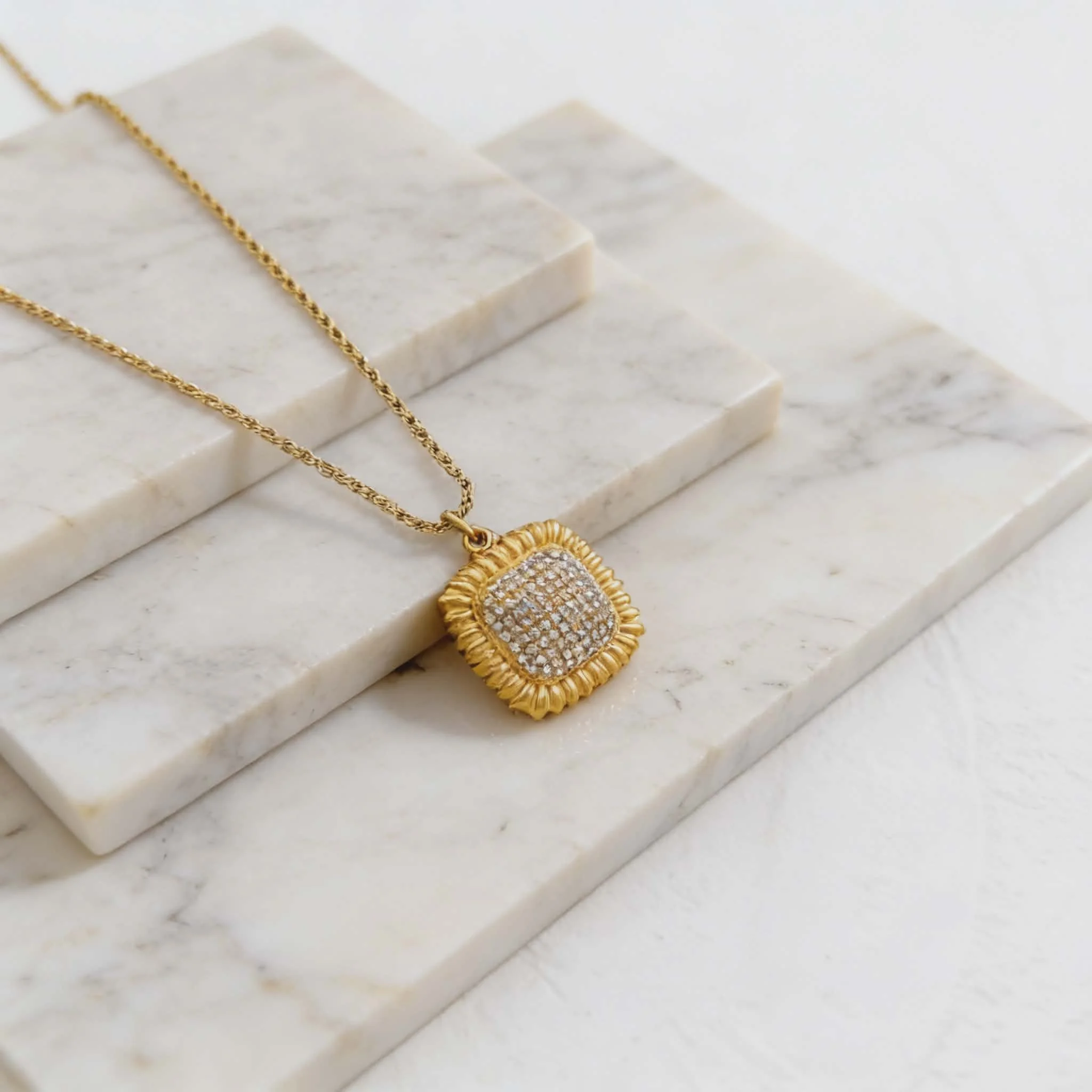 Φωτογραφία προϊόντος: LAVORE Gold Square Pendant Necklace with Zircons