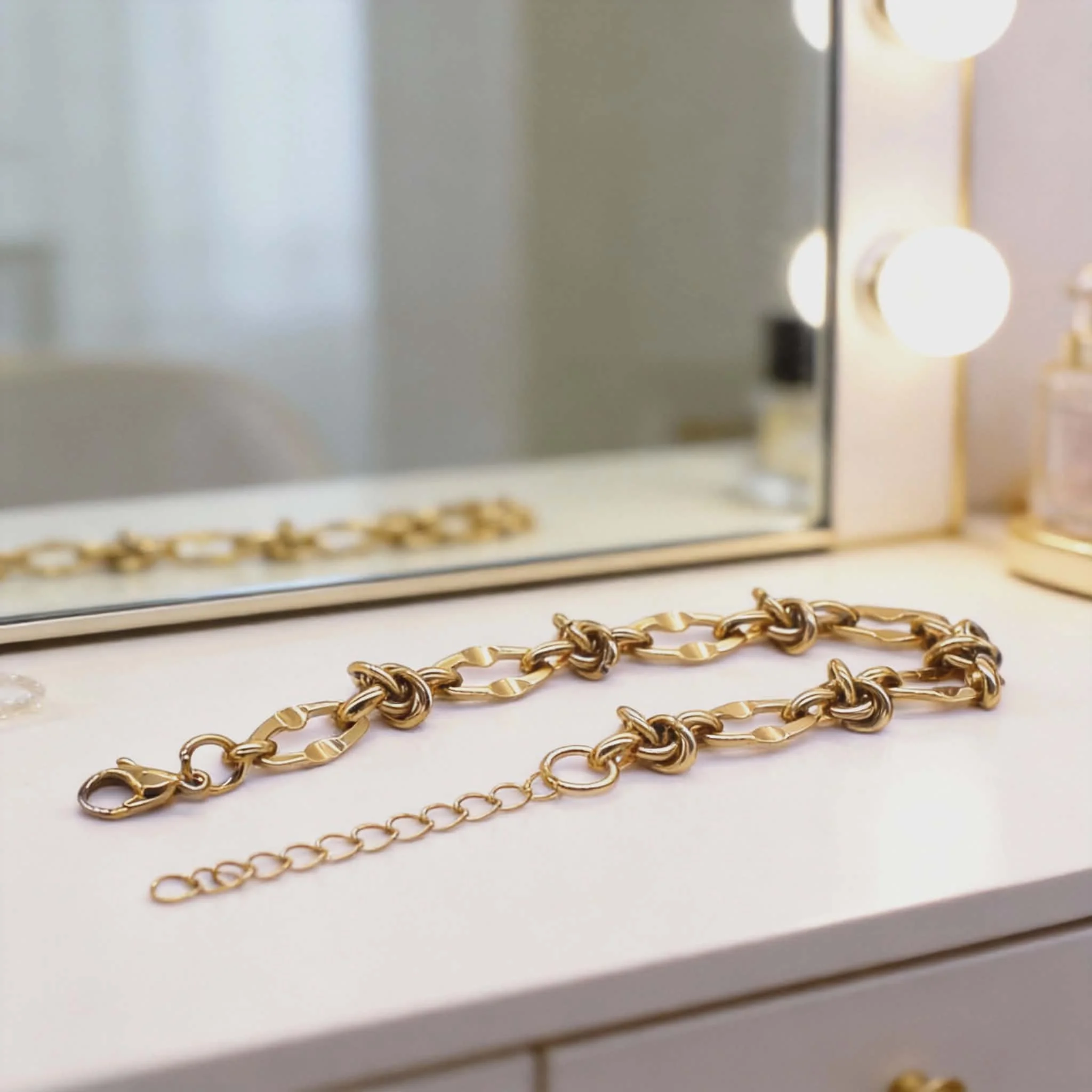 Φωτογραφία προϊόντος: LAVORE Gold Stainless Steel Knot Bracelet