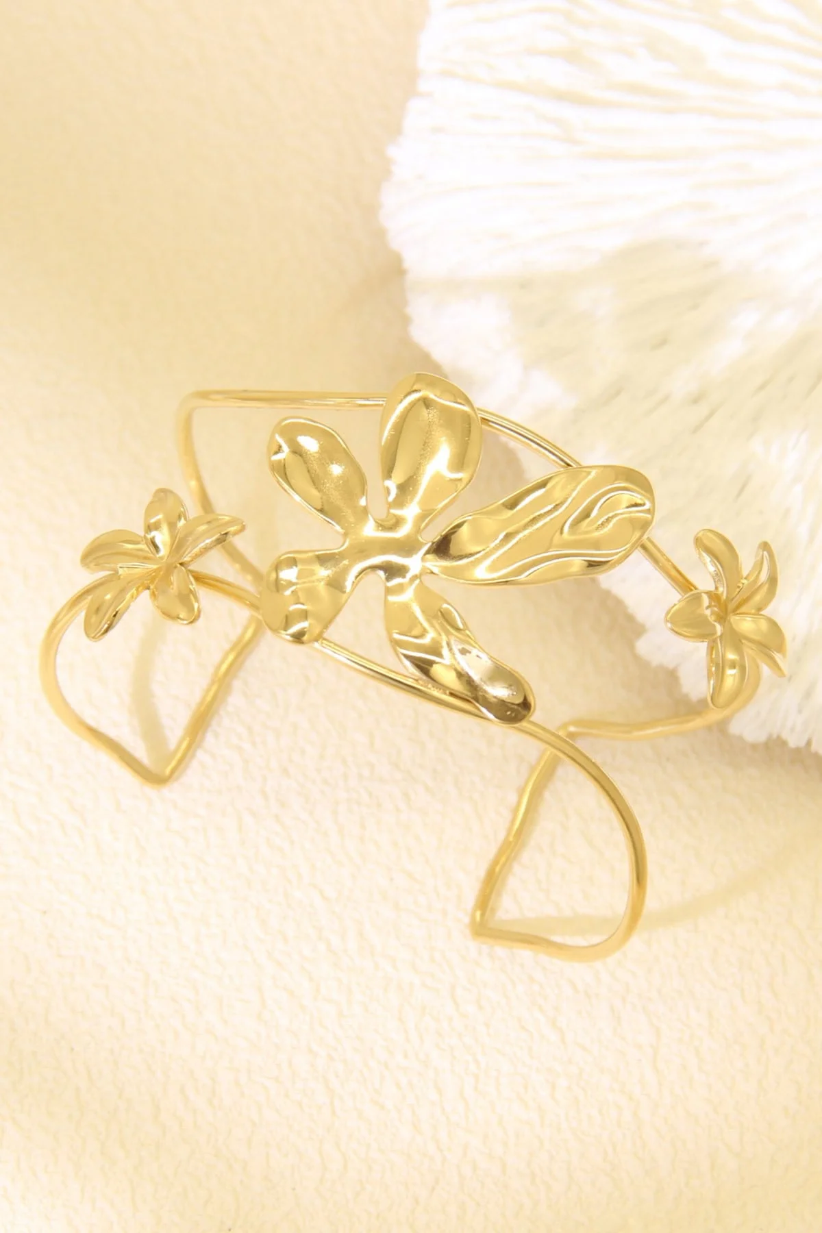 Φωτογραφία προϊόντος: Lysea Floral Garden Cuff Βραχιόλι από Ανοξείδωτο Ατσάλι - Αδιάβροχο & Υποαλλεργικό