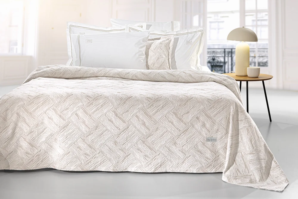 Φωτογραφία προϊόντος: ΚΟΥΒΕΡΤΑ KING SIZE LUCID NATURAL 260X250 GUY LAROCHE