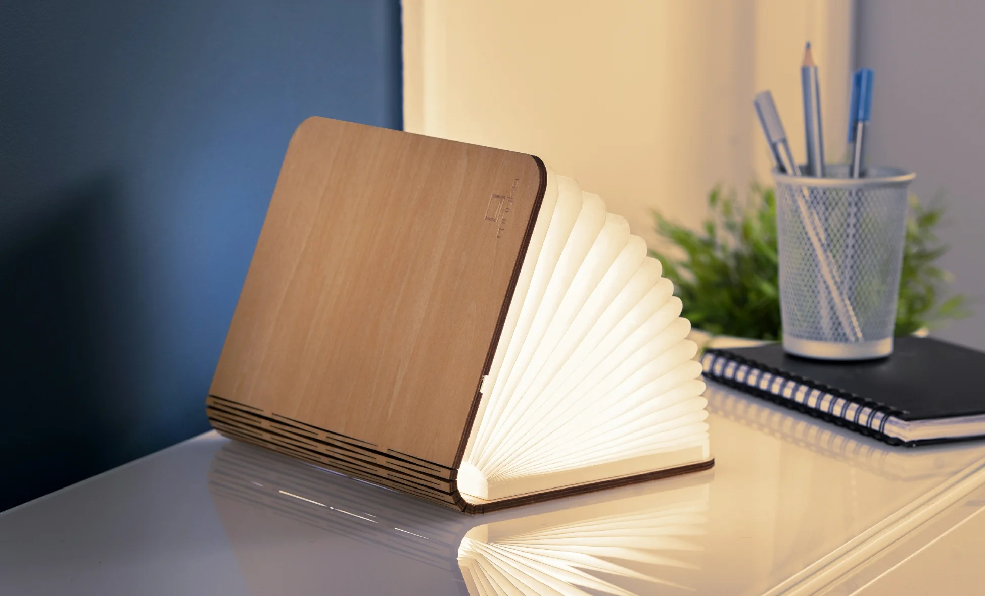 Φωτογραφία προϊόντος: GINGKO ΦΩΤΙΣΤΙΚΟ SMART BOOK LIGHT LARGE MAPLE (Natural Wood)