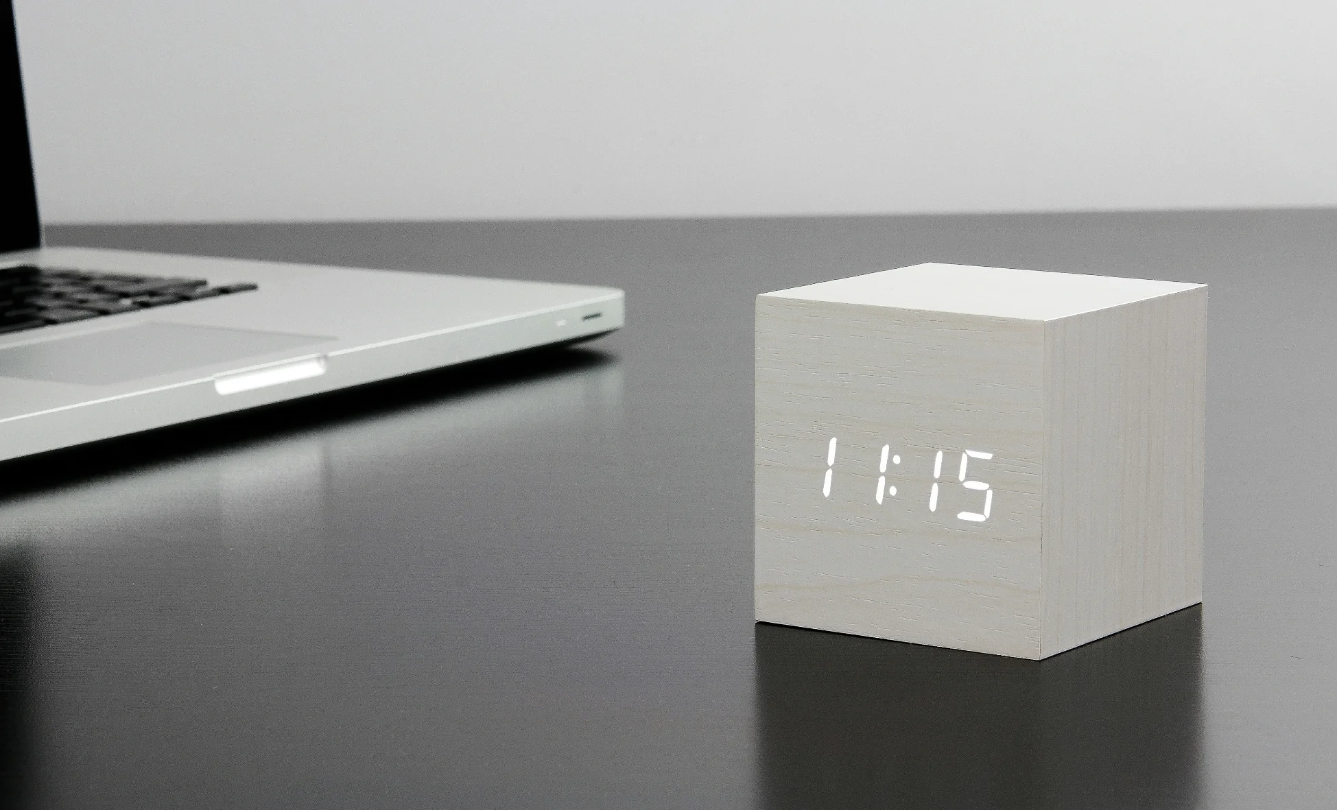 Φωτογραφία προϊόντος: GINGKO ΨΗΦΙΑΚΟ ΡΟΛΟΙ CUBE CLICK CLOCK WHITE LED