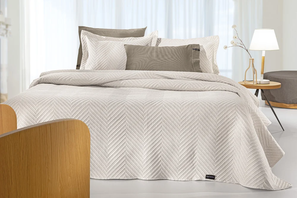 Φωτογραφία προϊόντος: ΣΕΤ ΚΟΥΒΕΡΛΙ KING SIZE (250×240) ΜΕ ΜΑΞΙΛΑΡΟΘΗΚΗ (50×50) HAMPTONS NATURAL GUY LAROCHE