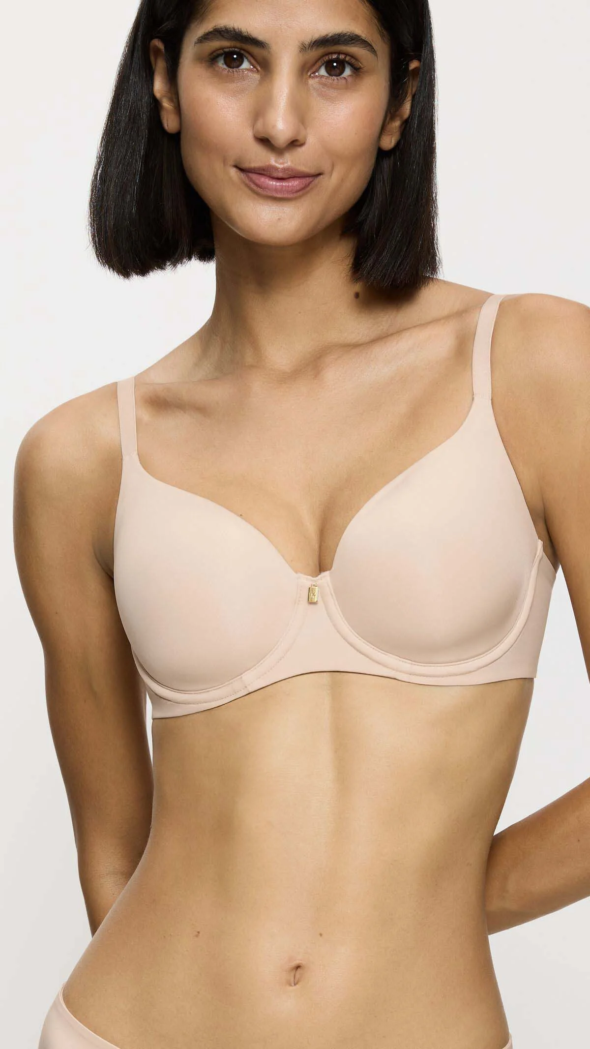 Φωτογραφία προϊόντος: TRIUMPH BODY MAKE-UP ESSENTIALS WP ΣΟΥΤΙΕΝ, ΜΑΥΡΟ