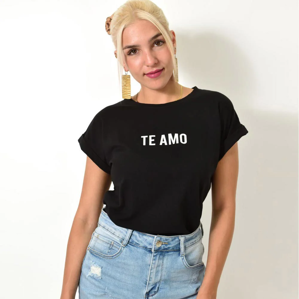 Φωτογραφία προϊόντος: First Woman T-shirt με τύπωμα TE AMO / Μαύρο