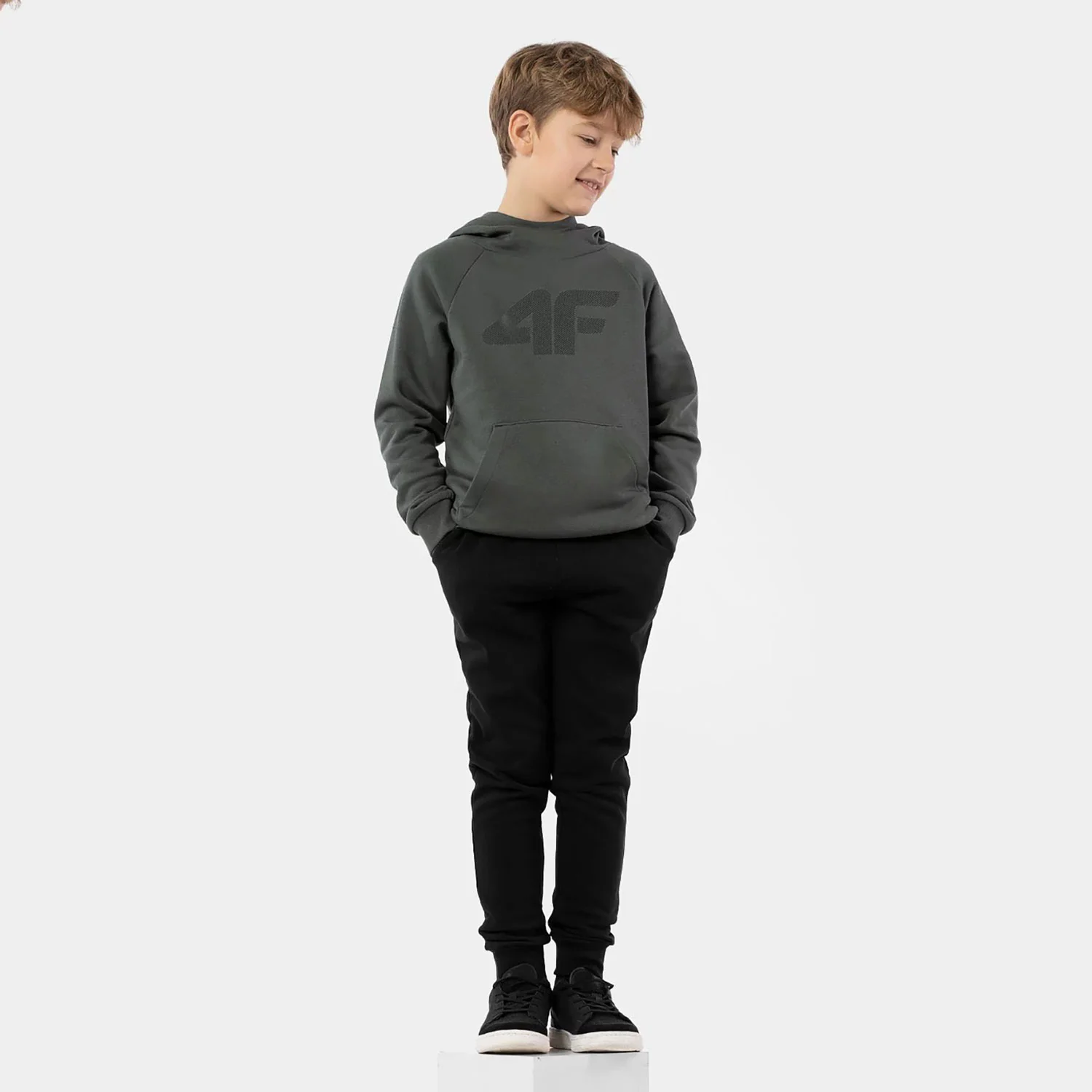 Φωτογραφία προϊόντος: 4F BOYS' JOGGERS SWEATPANTS ΜΑΥΡΟ