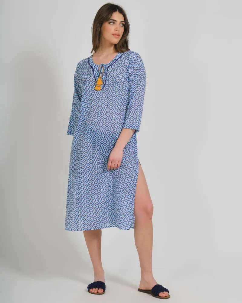 Φωτογραφία προϊόντος: BLE ΚΑΦΤΑΝΙ/TUNIC ΣΕ ΜΠΛΕ/ΛΕΥΚΟ ΧΡΩΜΑ ΚΑΙ ΦΟΥΝΤΑΚΙΑ ONE SIZE (100% COTTON)cm 5-41-230-0138