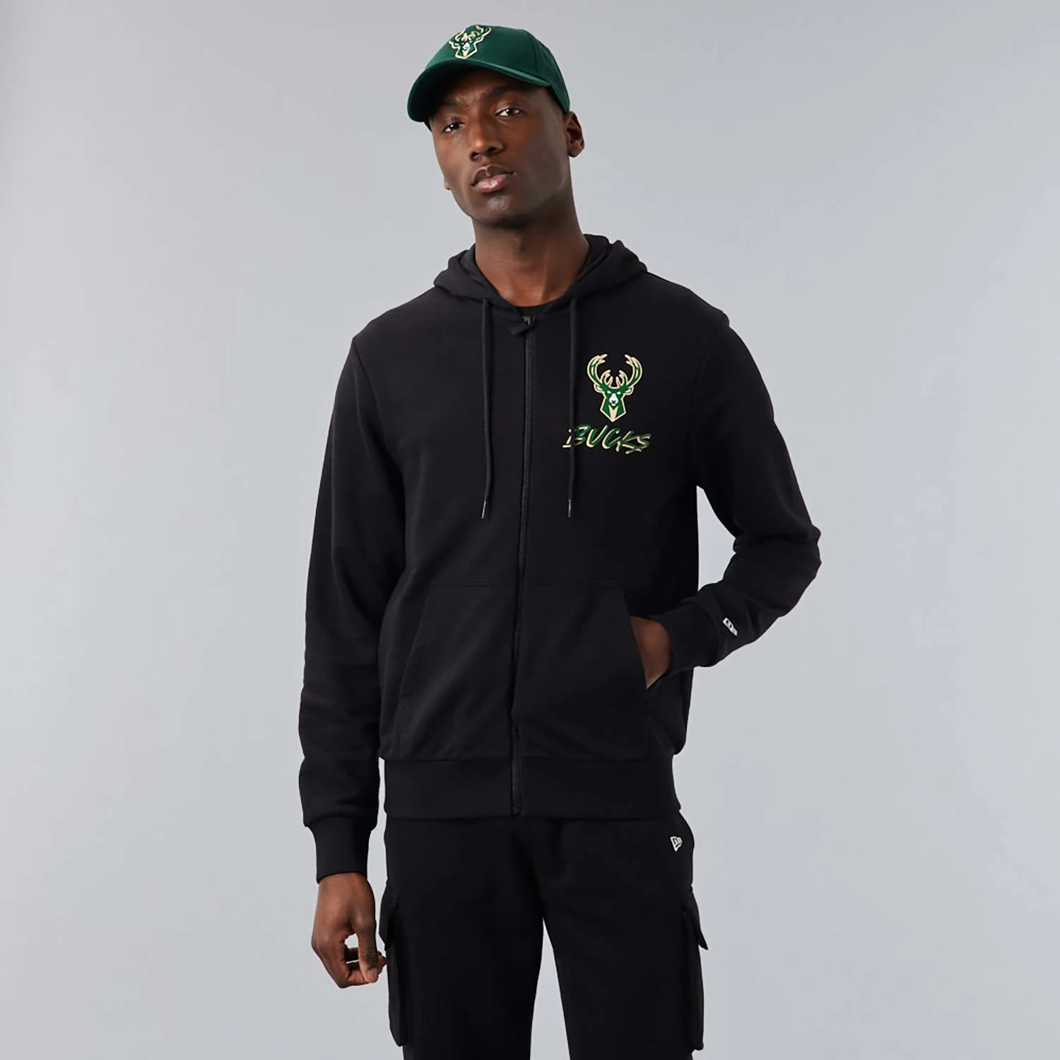 Φωτογραφία προϊόντος: NEW ERA MILWAUKEE BUCKS NBA SCRIPT FULL-ZIP HOODIE ΜΑΥΡΟ