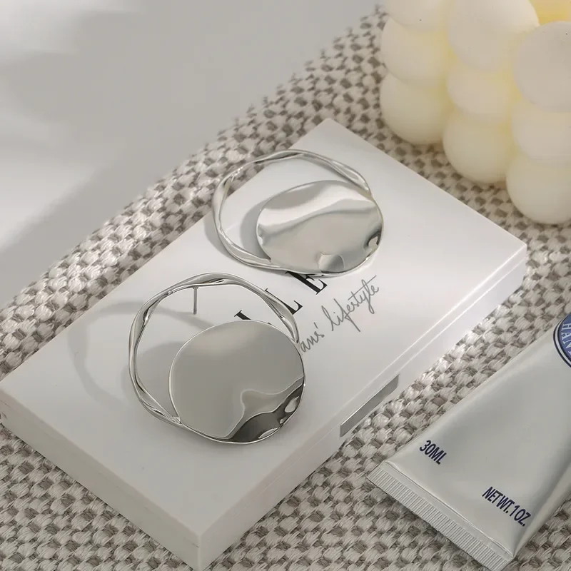 Φωτογραφία προϊόντος: Peach Jewelry Σκουλαρίκια Απλό Στυλ Στρογγυλό Γεωμετρικό Χρώμα Ασημί Από Ανοξείδωτο Ατσάλι 316 Με Επίστρωση PVD