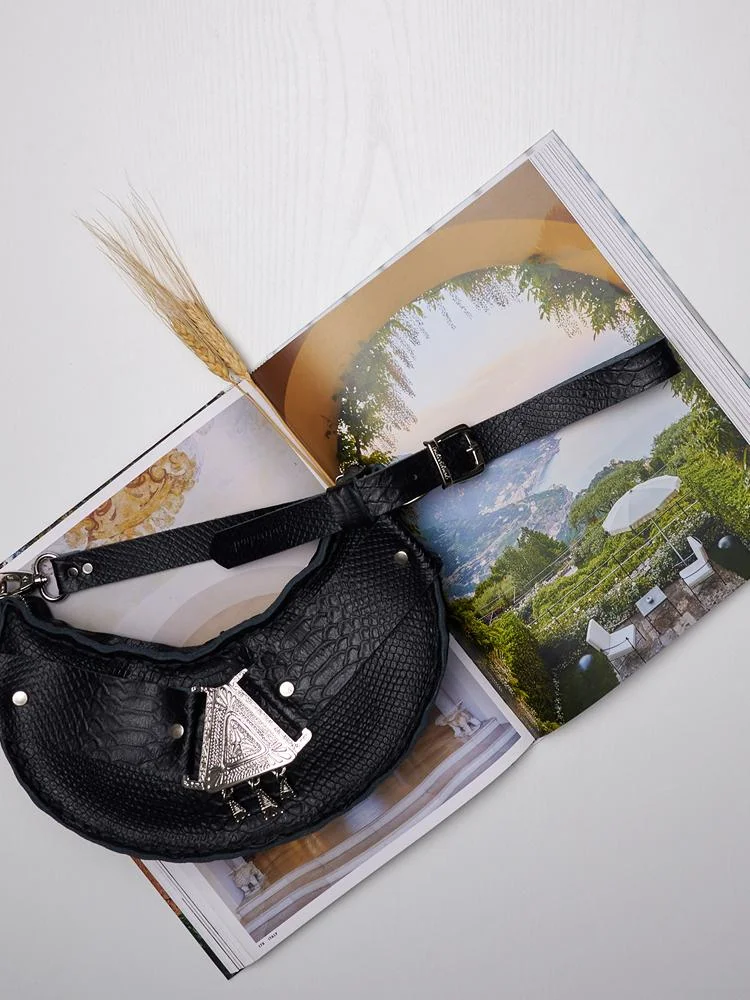 Φωτογραφία προϊόντος: Walking on sunshine black nickel bag INDIVIDUAL ART LEATHER