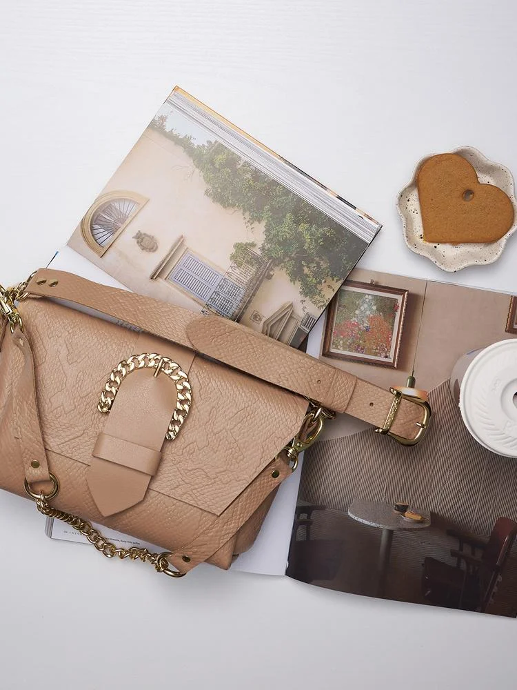 Φωτογραφία προϊόντος: Moving on mocha gold bag INDIVIDUAL ART LEATHER
