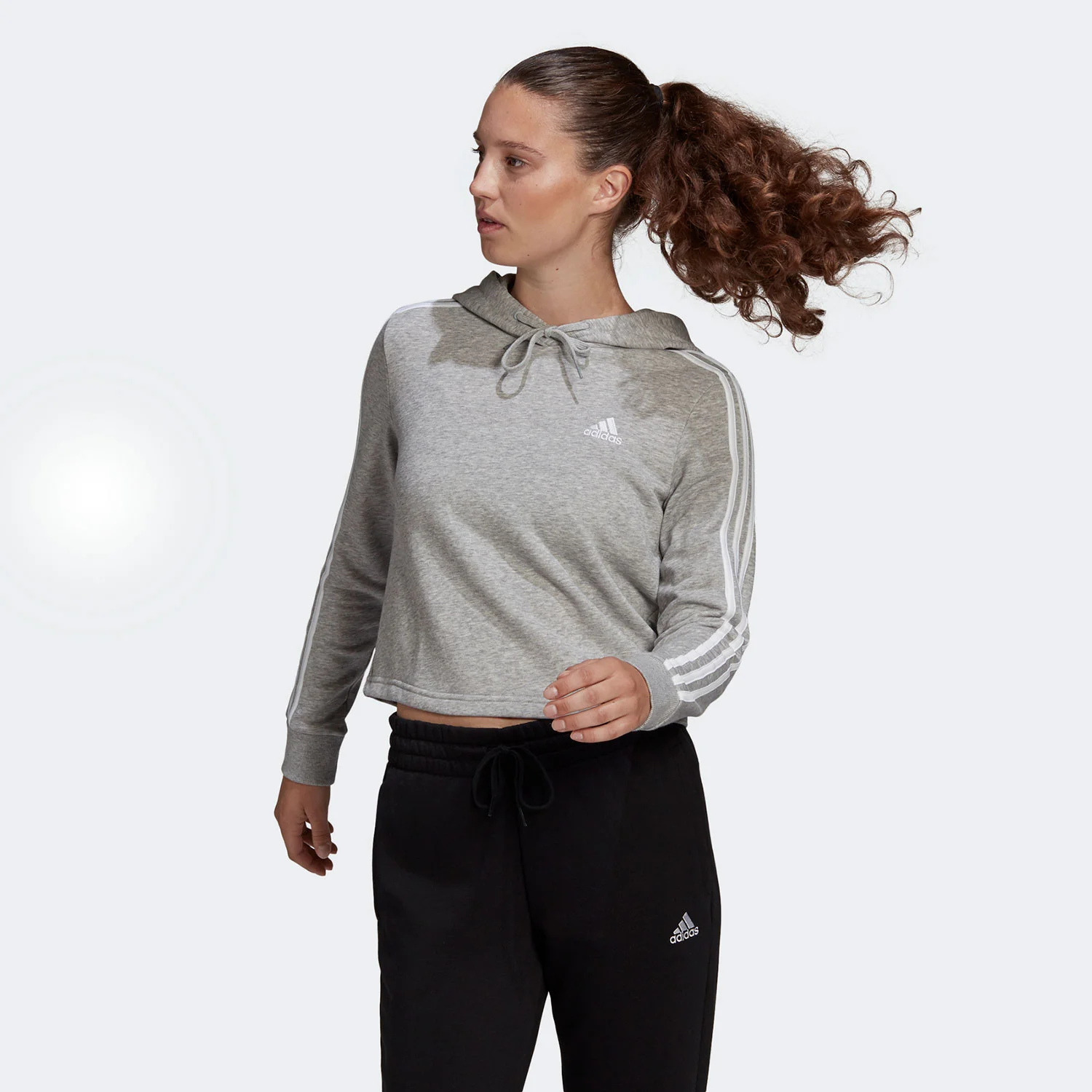 Φωτογραφία προϊόντος: ADIDAS PERFORMANCE ESSENTIALS 3-STRIPES CROPPED HOODIE ΓΚΡΙ