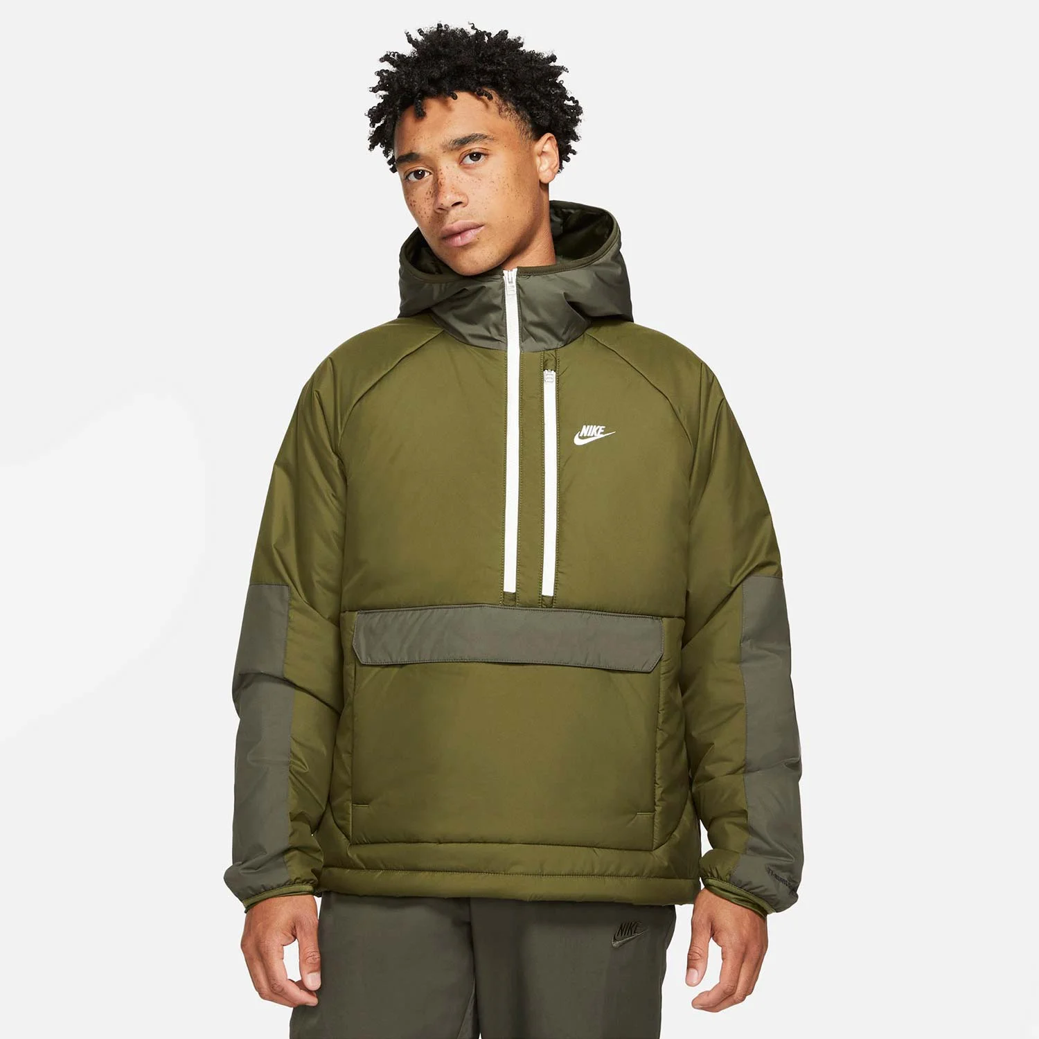 Φωτογραφία προϊόντος: NIKE SPORTSWEAR THERMA-FIT LEGACY HOODED ANORAK ΧΑΚΙ