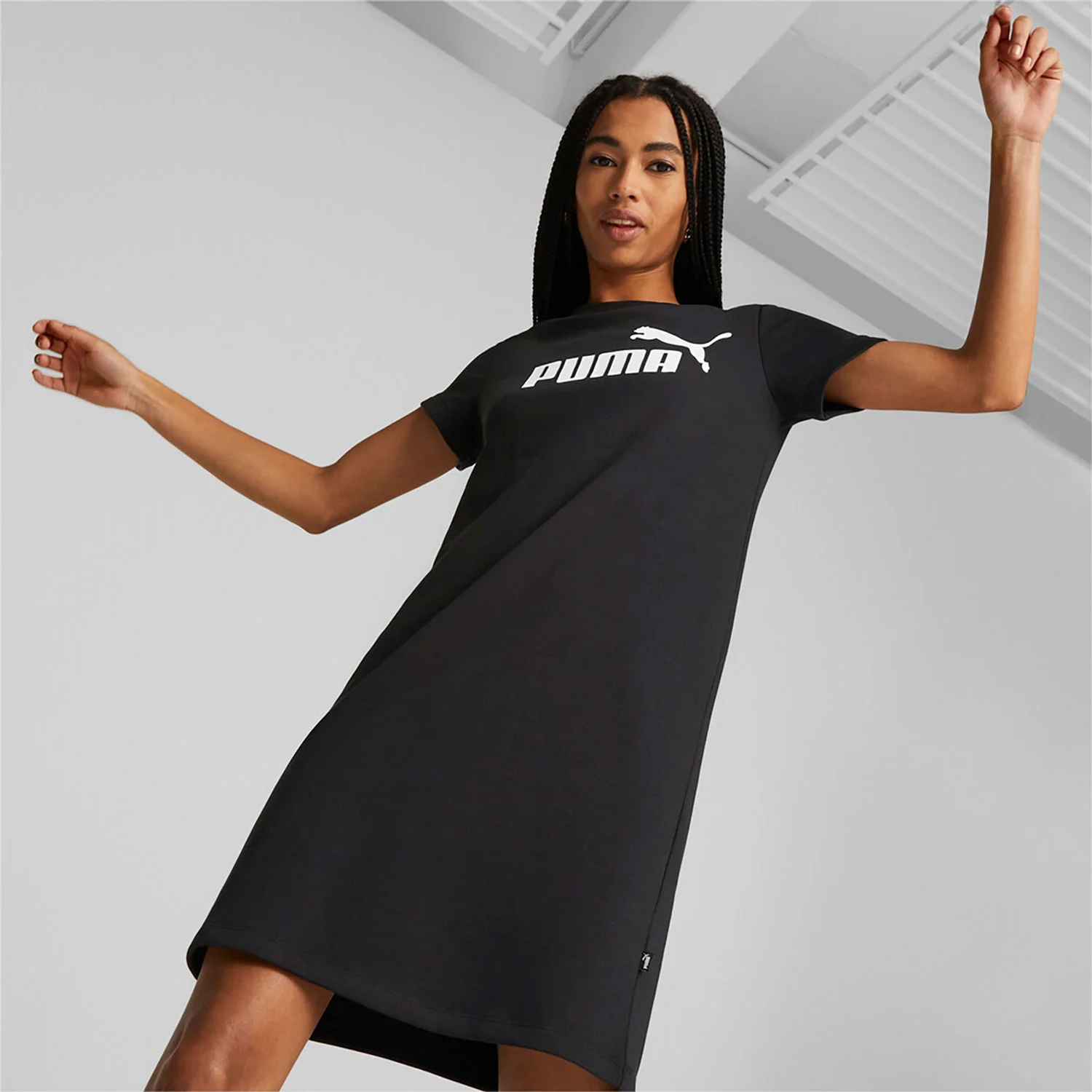 Φωτογραφία προϊόντος: PUMA ESSENTIALS LOGO DRESS ΜΑΥΡΟ
