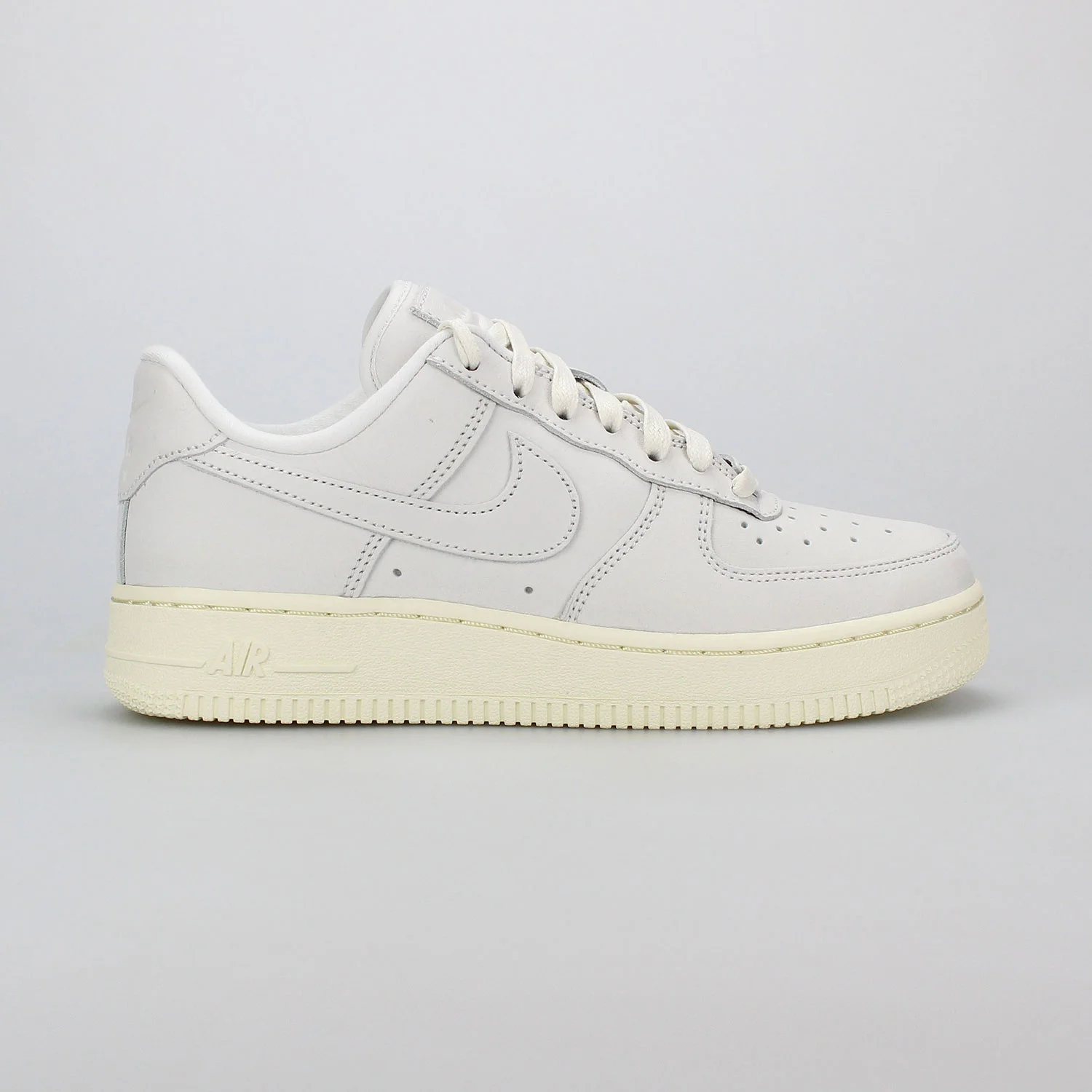 Φωτογραφία προϊόντος: NIKE WOMEN'S AIR FORCE 1 PREMIUM MF ΑΣΠΡΟ