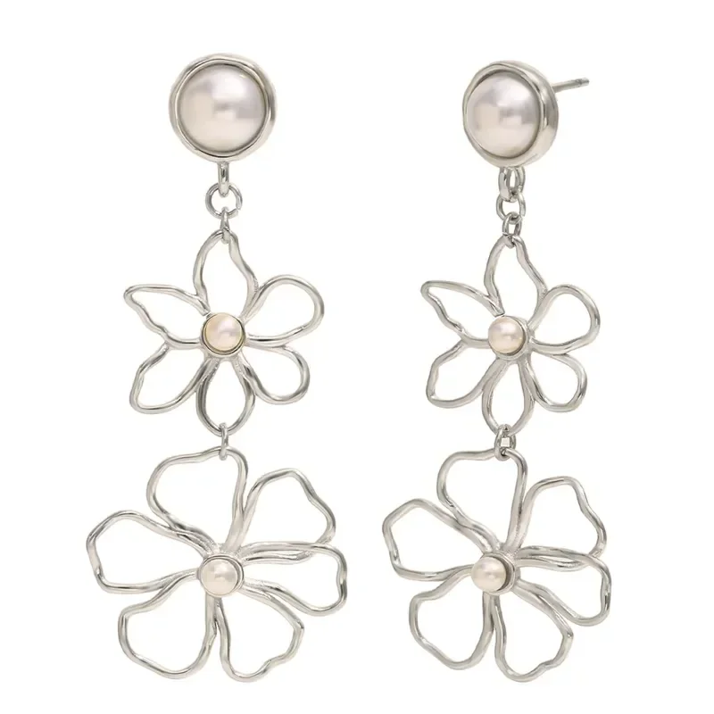 Φωτογραφία προϊόντος: Peach Jewelry Σκουλαρίκι Στυλ Λουλούδι Με Πέρλα Χρώμα Ασημί Από Ανοξείδωτο Ατσάλι 316L Με Επίστρωση