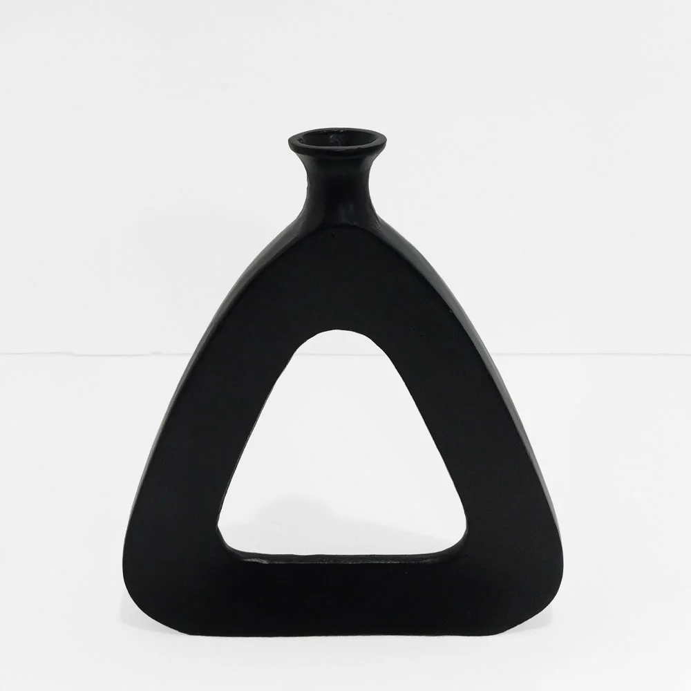 Φωτογραφία προϊόντος: Liberta ABSTRACT TRIANGLE ΒΑΖΟ 33x5x38cm ΑΛΟΥΜΙΝΙΟ ΜΑΥΡΟ - ΑΛΟΥΜΙΝΙΟ - 33Μx5Πx38Υ