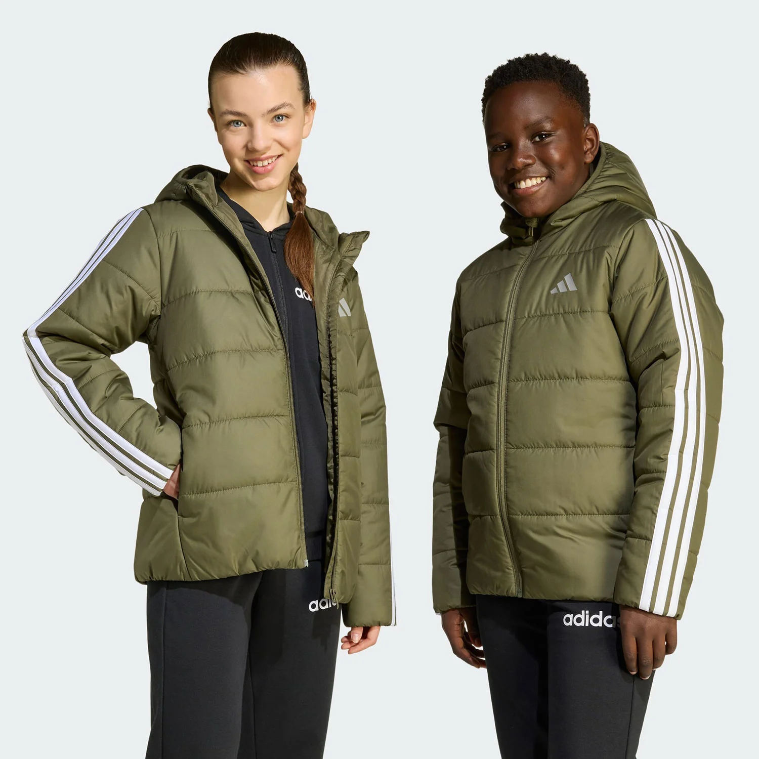 Φωτογραφία προϊόντος: ADIDAS PERFORMANCE ADIDAS ESSENTIALS 3-STRIPES PADDED KIDS JACKET ΧΑΚΙ
