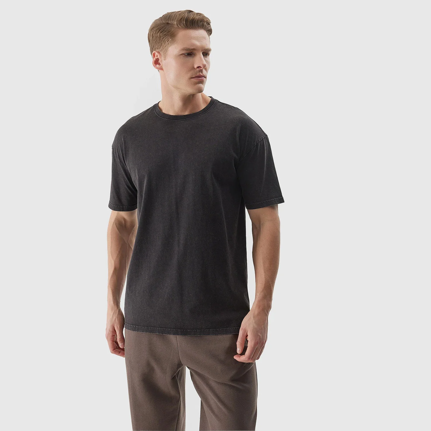 Φωτογραφία προϊόντος: 4F MEN'S OVERSIZED PLAIN T-SHIRT ΜΑΥΡΟ