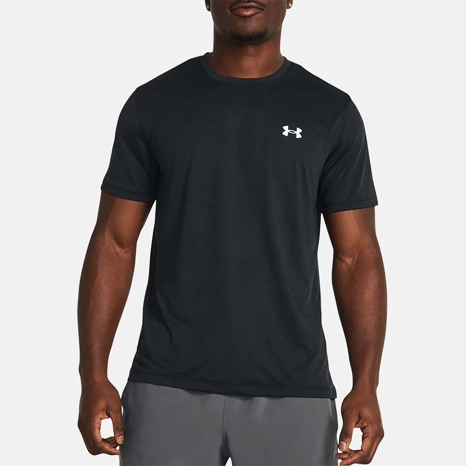 Φωτογραφία προϊόντος: UNDER ARMOUR LAUNCH SHORTSLEEVE T-SHIRT ΜΑΥΡΟ