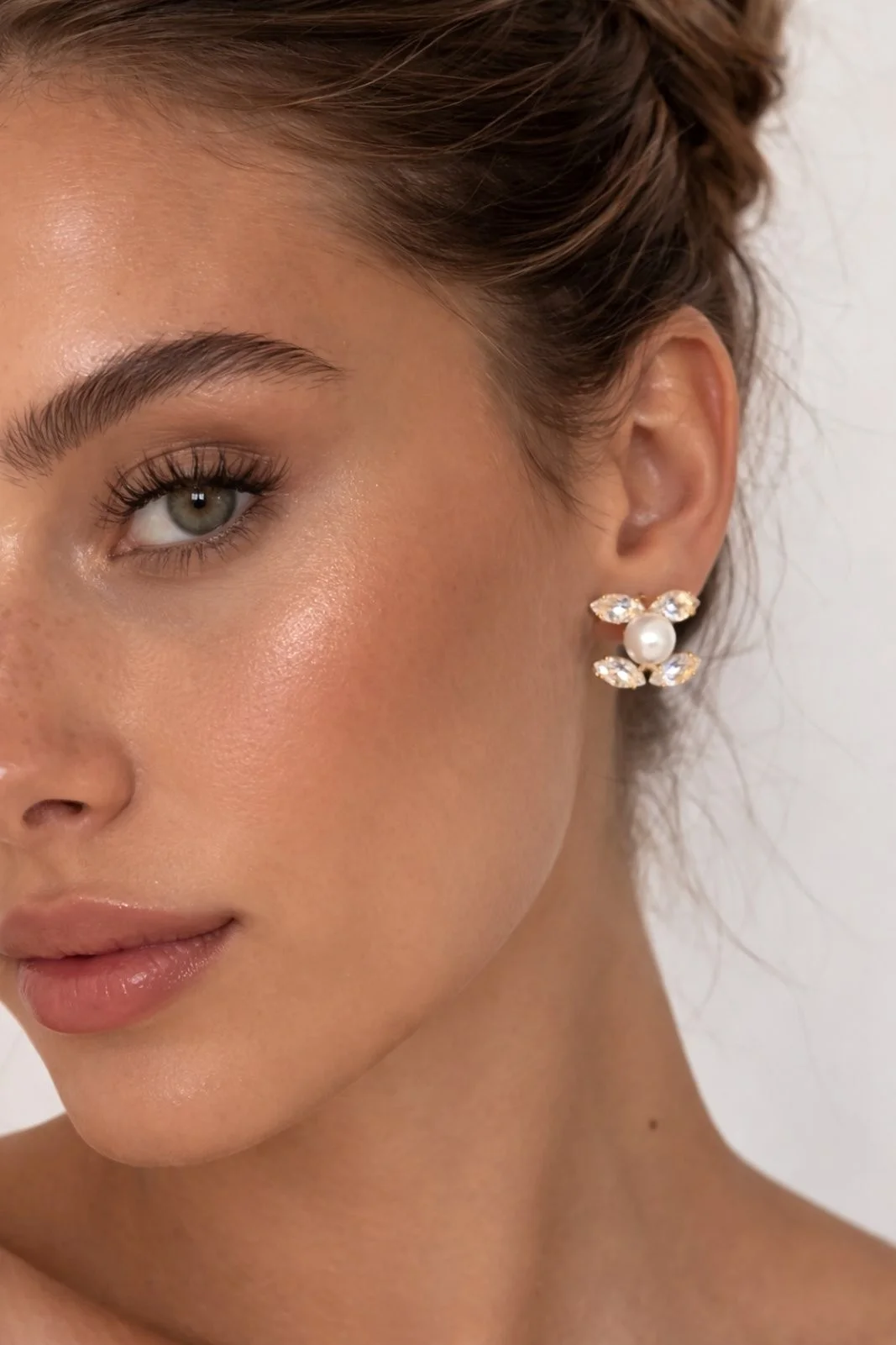 Φωτογραφία προϊόντος: ELUNA CHANNEL Earring Gold-Γυναικεία Σκουλαρίκια Πέρλα με Λαμπερά Κρύσταλλα Χρύσα