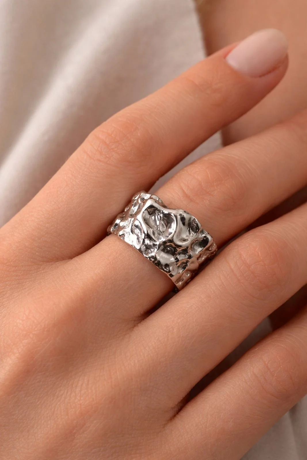 Φωτογραφία προϊόντος: ELUNA Texture Ring Silver-Γυναικείο Ρυθμιζόμενο Δαχτυλίδι με Ανάγλυφη Υφή