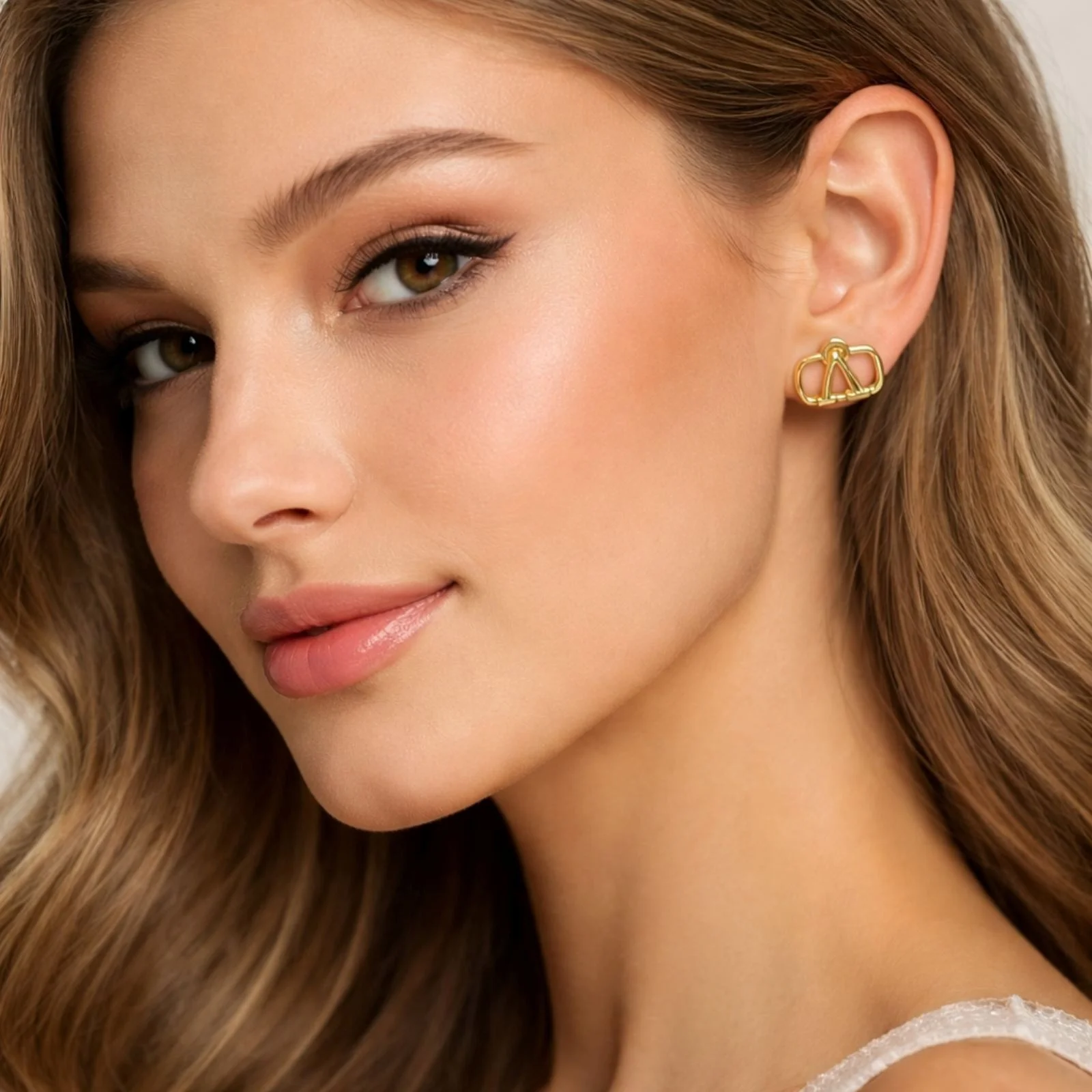 Φωτογραφία προϊόντος: ELUNA Verona Earring-Χρυσά Σκουλαρίκια με Μοντέρνο Monogram