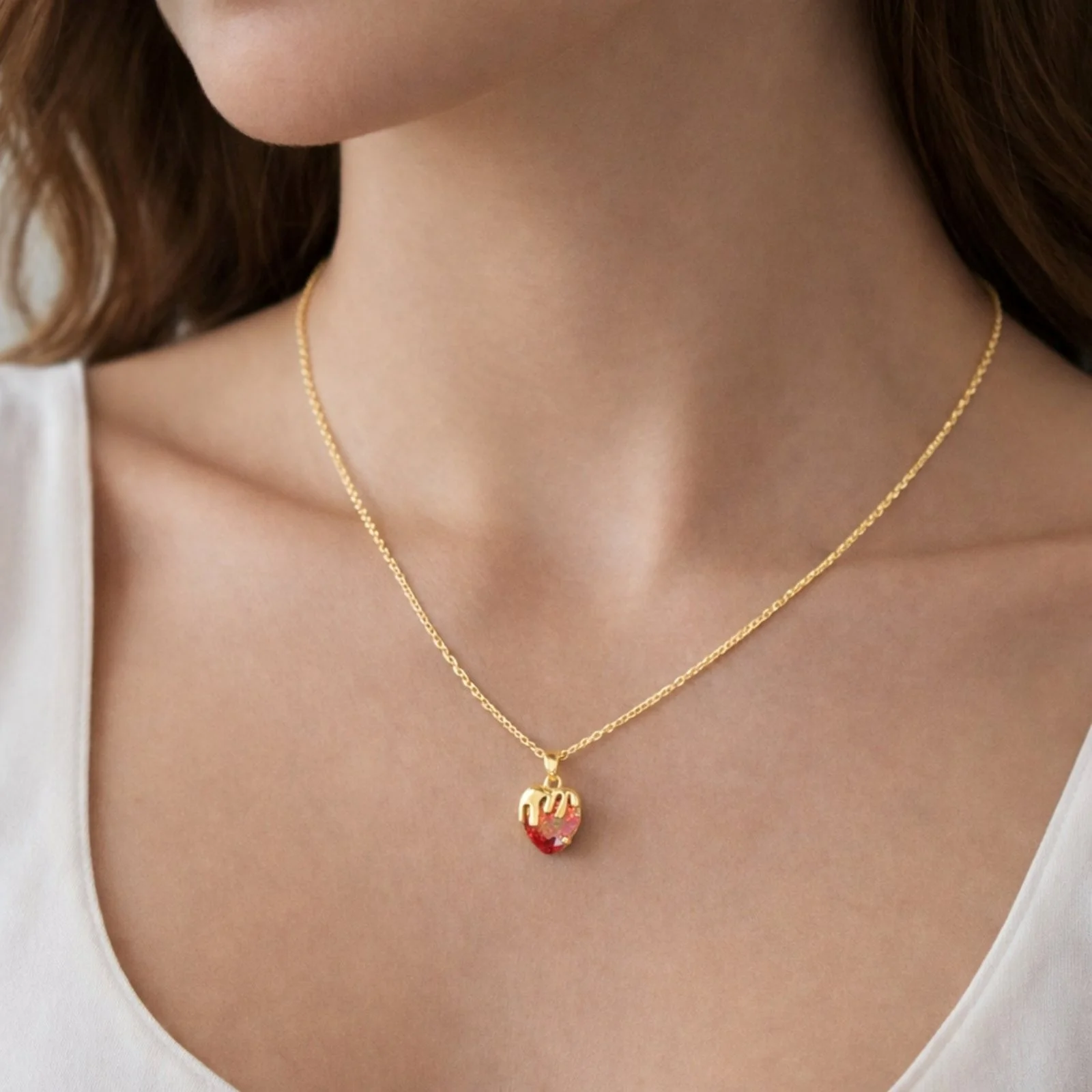 Φωτογραφία προϊόντος: ELUNA Love Heart-Κολιέ Καρδιά με Κόκκινη Πέτρα & Χρυσή Αλυσίδα