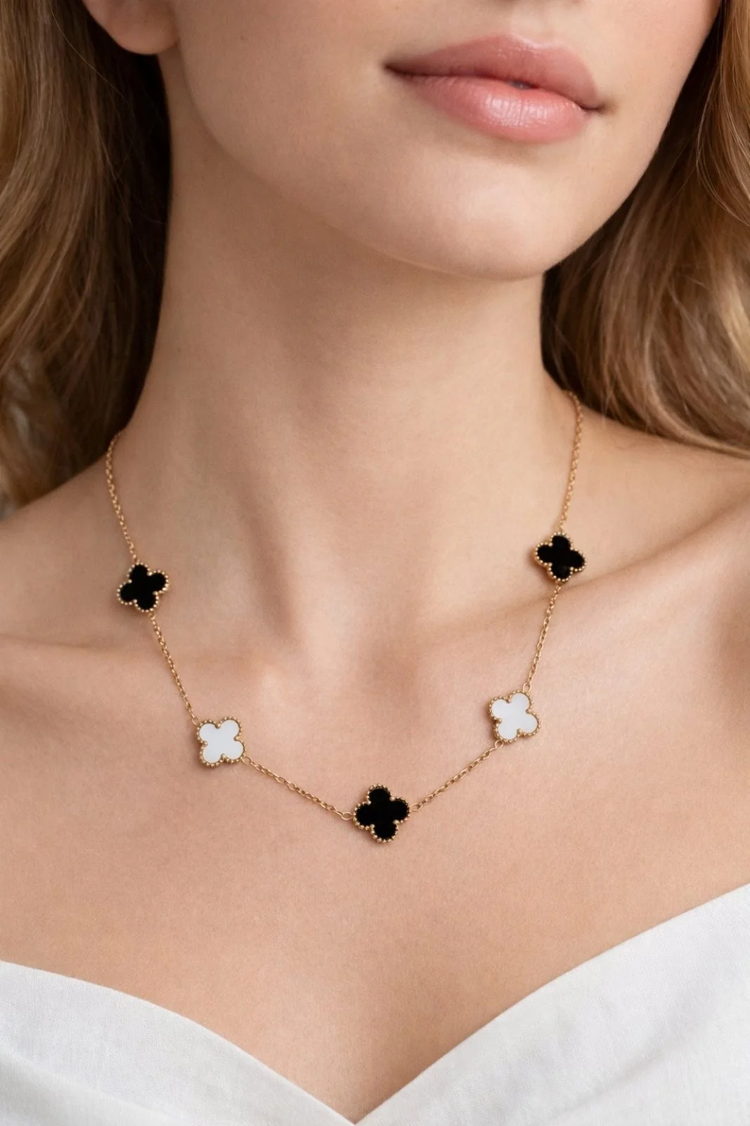 Φωτογραφία προϊόντος: ELUNA Loui V Black & White Clover Chain Necklace